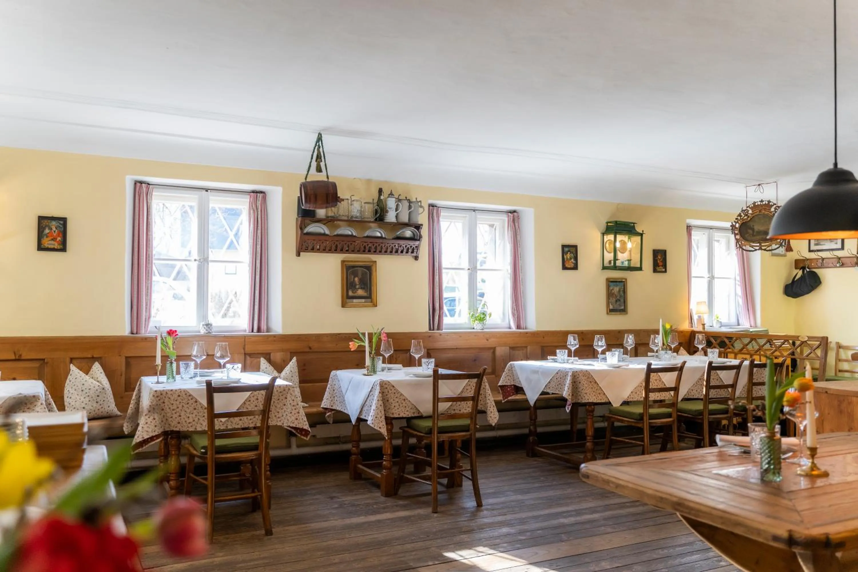 Restaurant/places to eat in Der Schlosswirt zu Anif - Biedermeierhotel und Restaurant