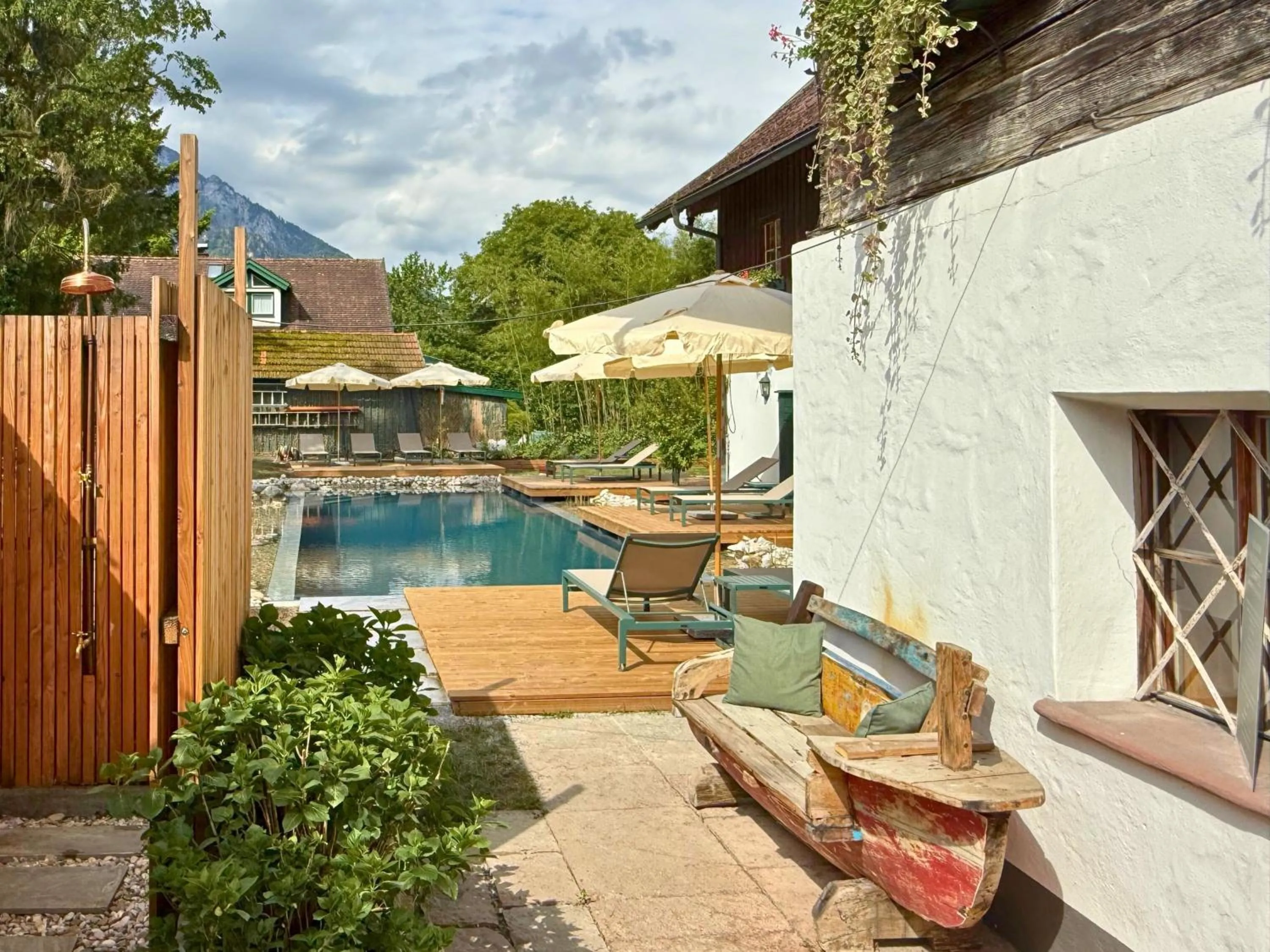 Swimming pool in Der Schlosswirt zu Anif - Biedermeierhotel und Restaurant