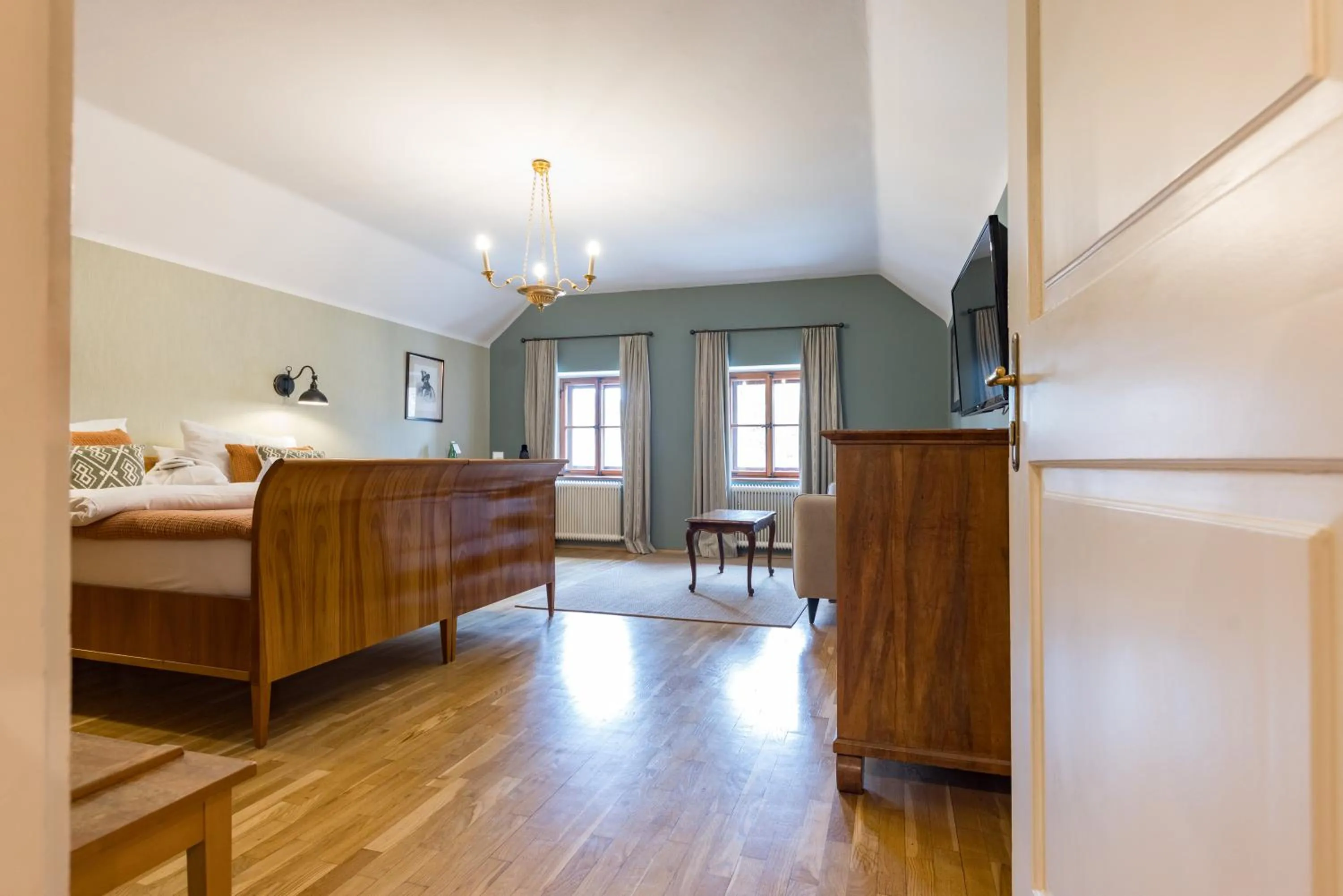 Bed in Der Schlosswirt zu Anif - Biedermeierhotel und Restaurant