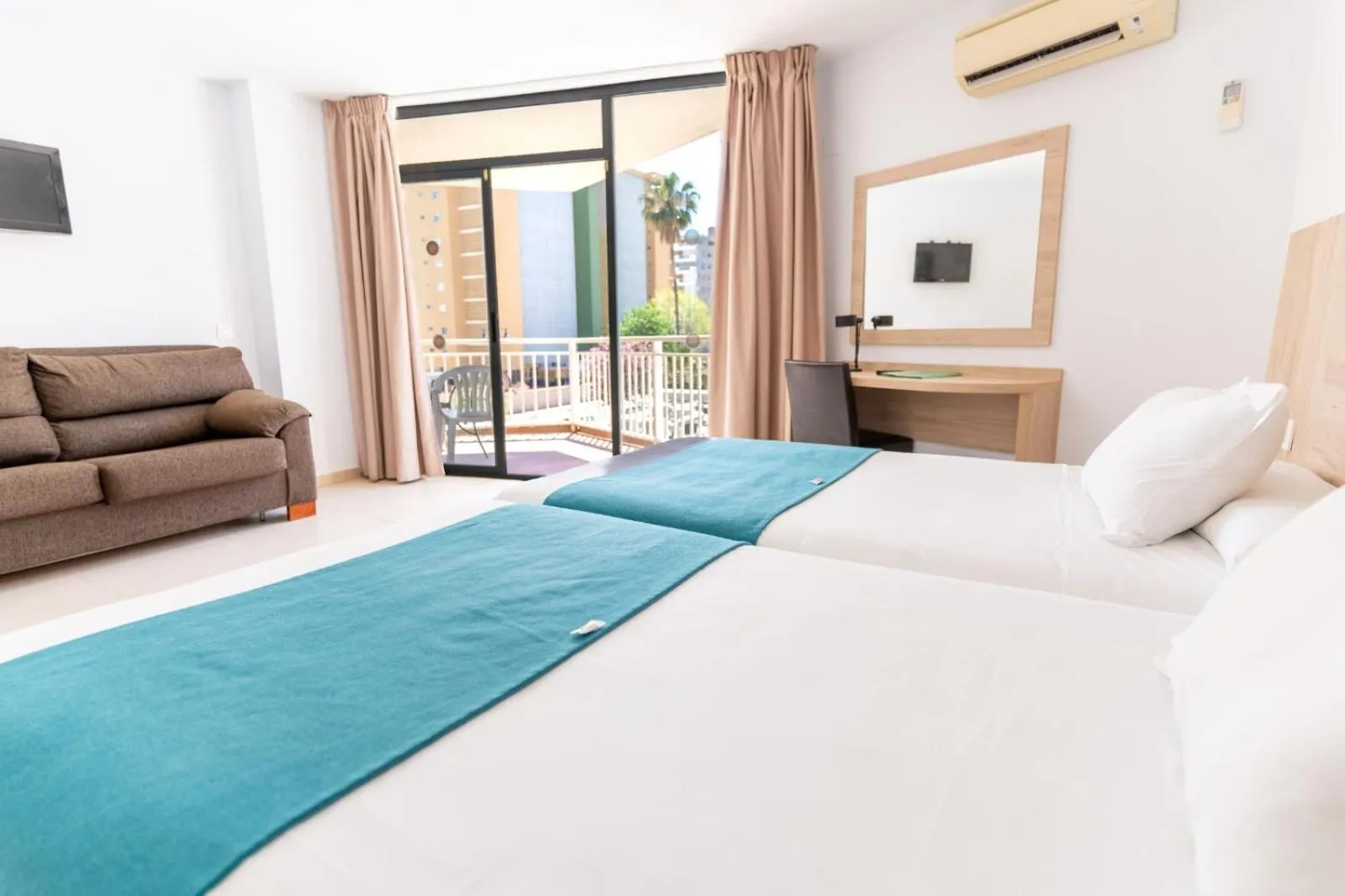 Bed in Hotel Mainare Playa