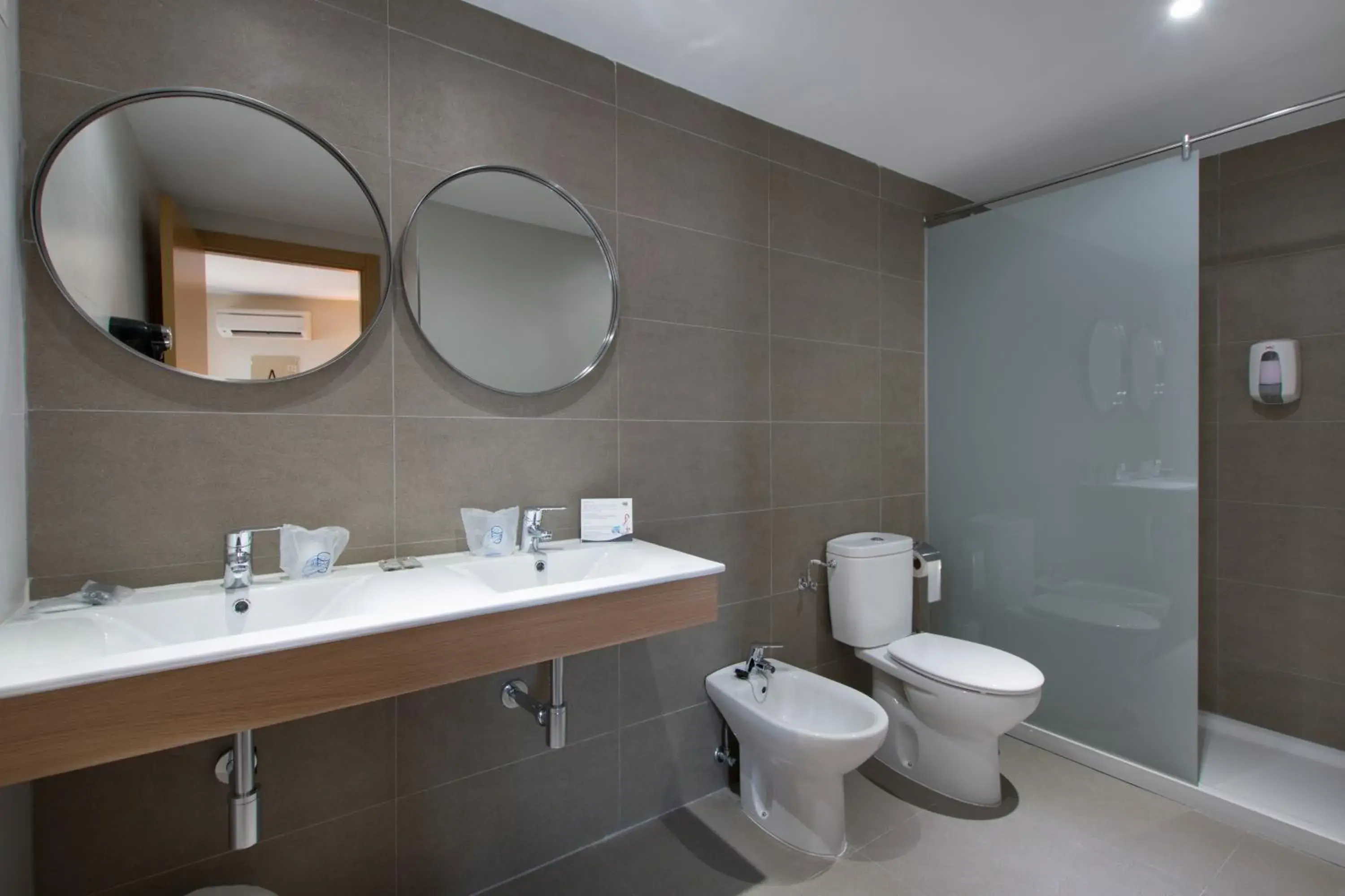 Double or Twin Room with Side Sea View in Hotel Mainare Playa Double or Twin Room with Side Sea View in Hotel Mainare Playa