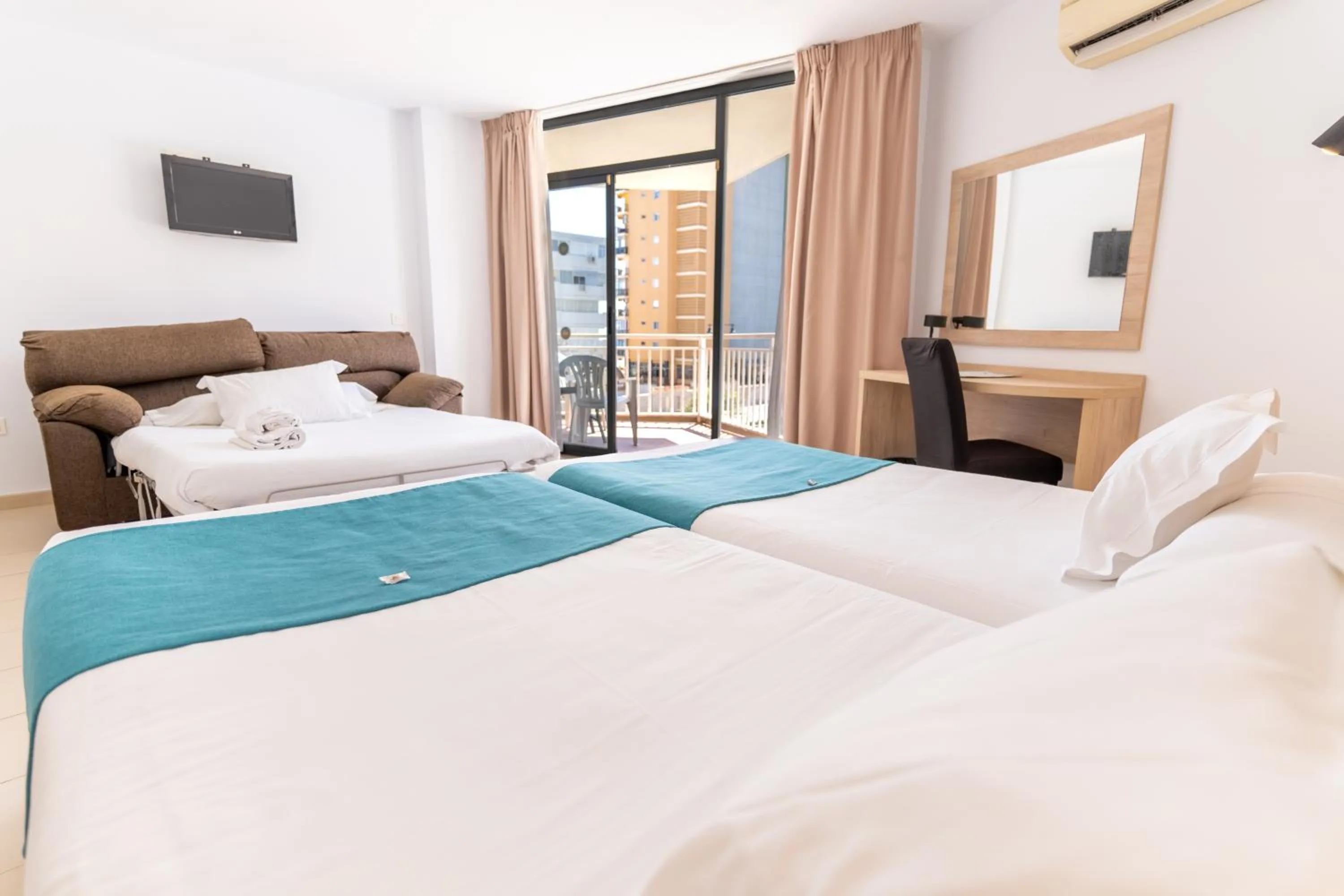 Bed in Hotel Mainare Playa