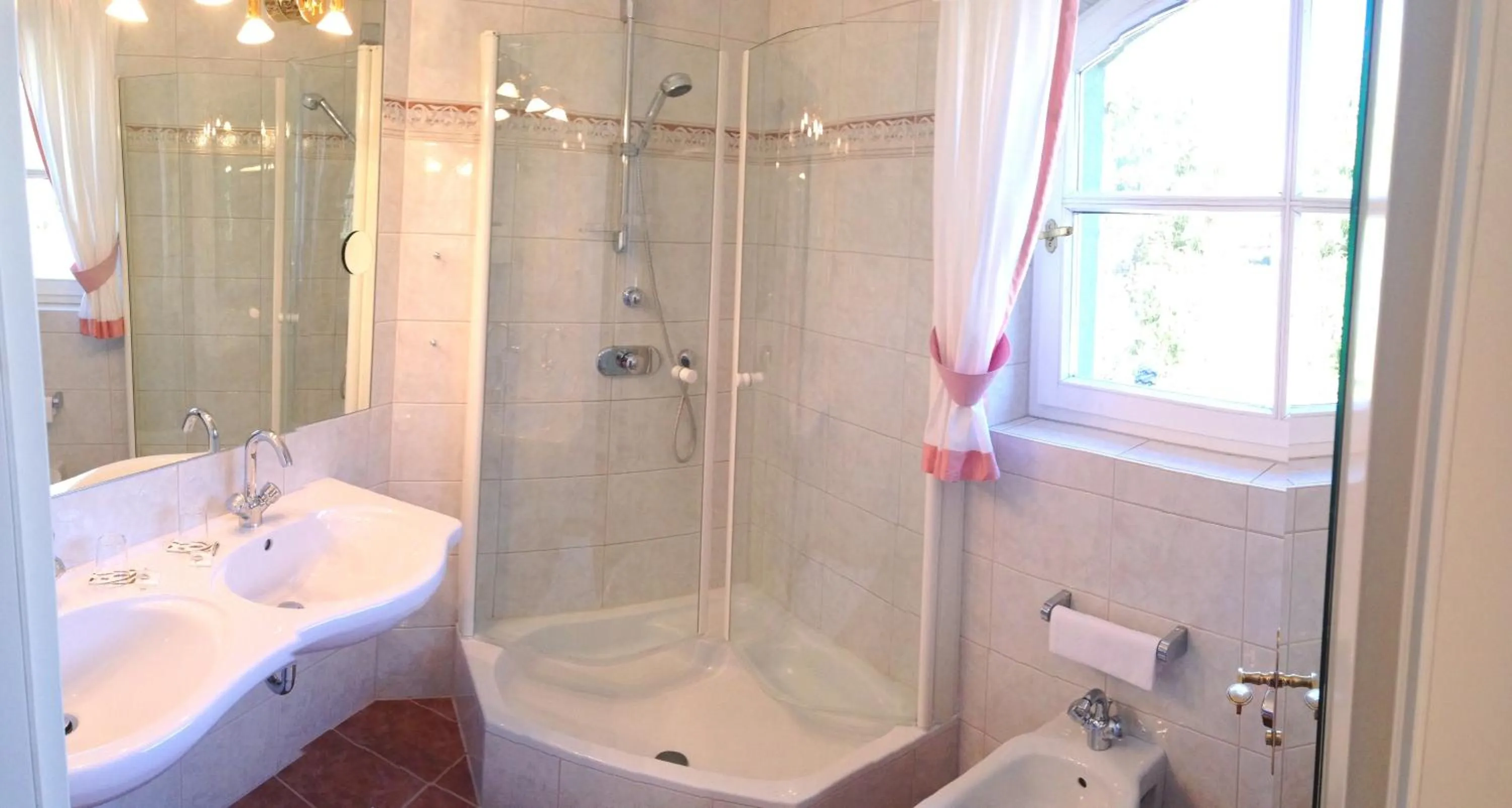 Bathroom in Dietrichsteinerhof Apartments & Rooms