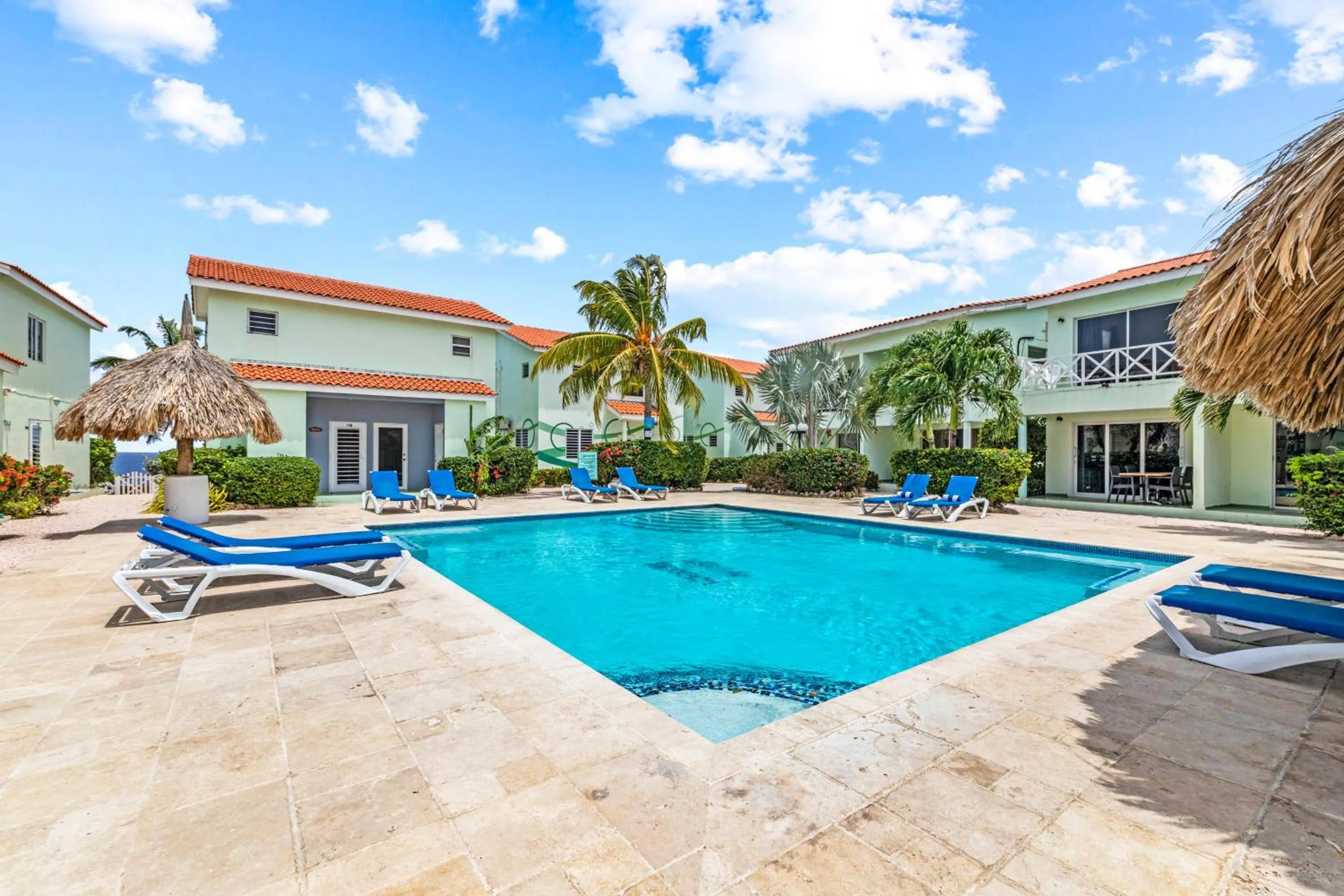 Swimming pool in Lagoon Ocean Resort