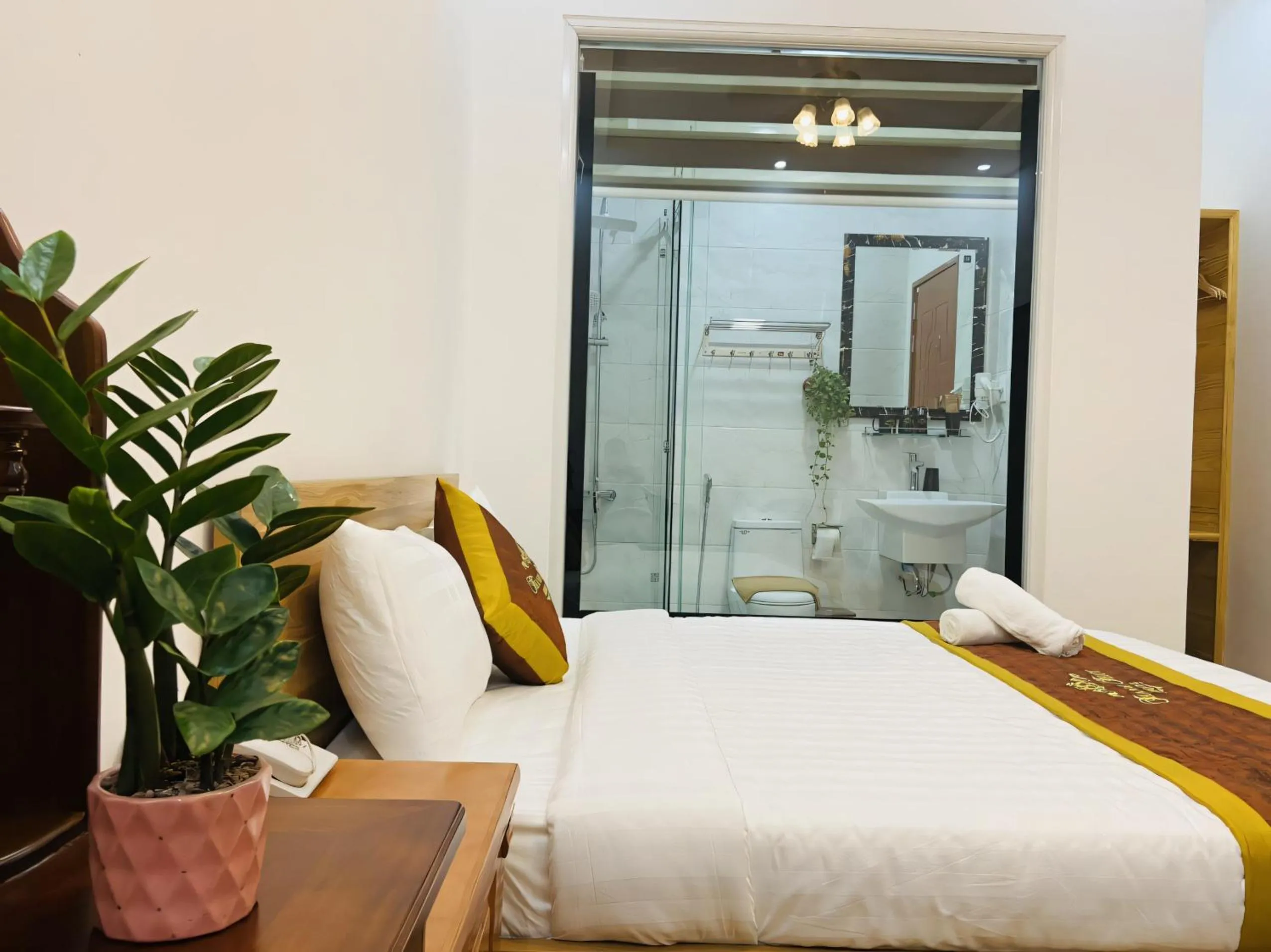 Shower, Bed in Thanh Thuy Hotel