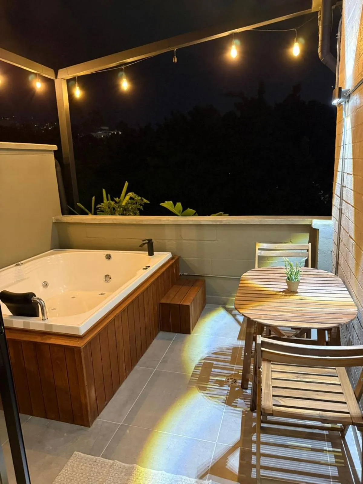 Hot Tub in Manila Hotel Boutique