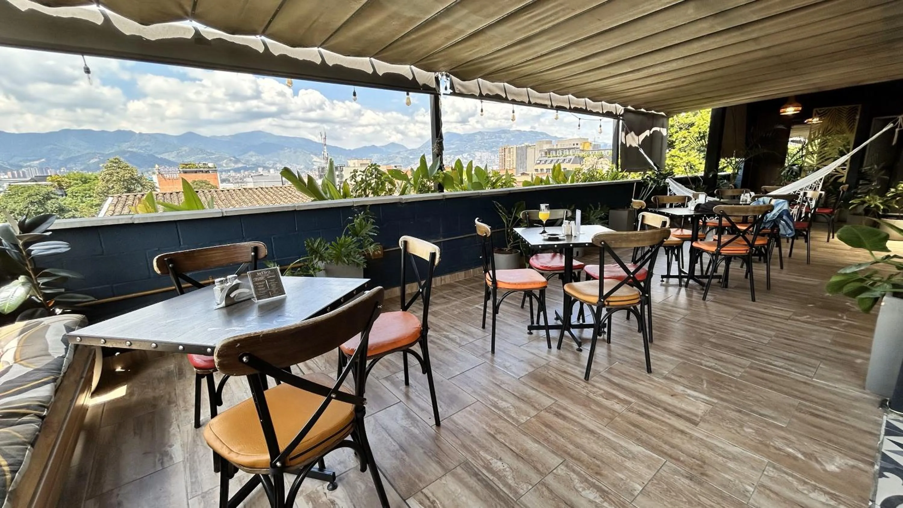 Restaurant/places to eat in Manila Hotel Boutique