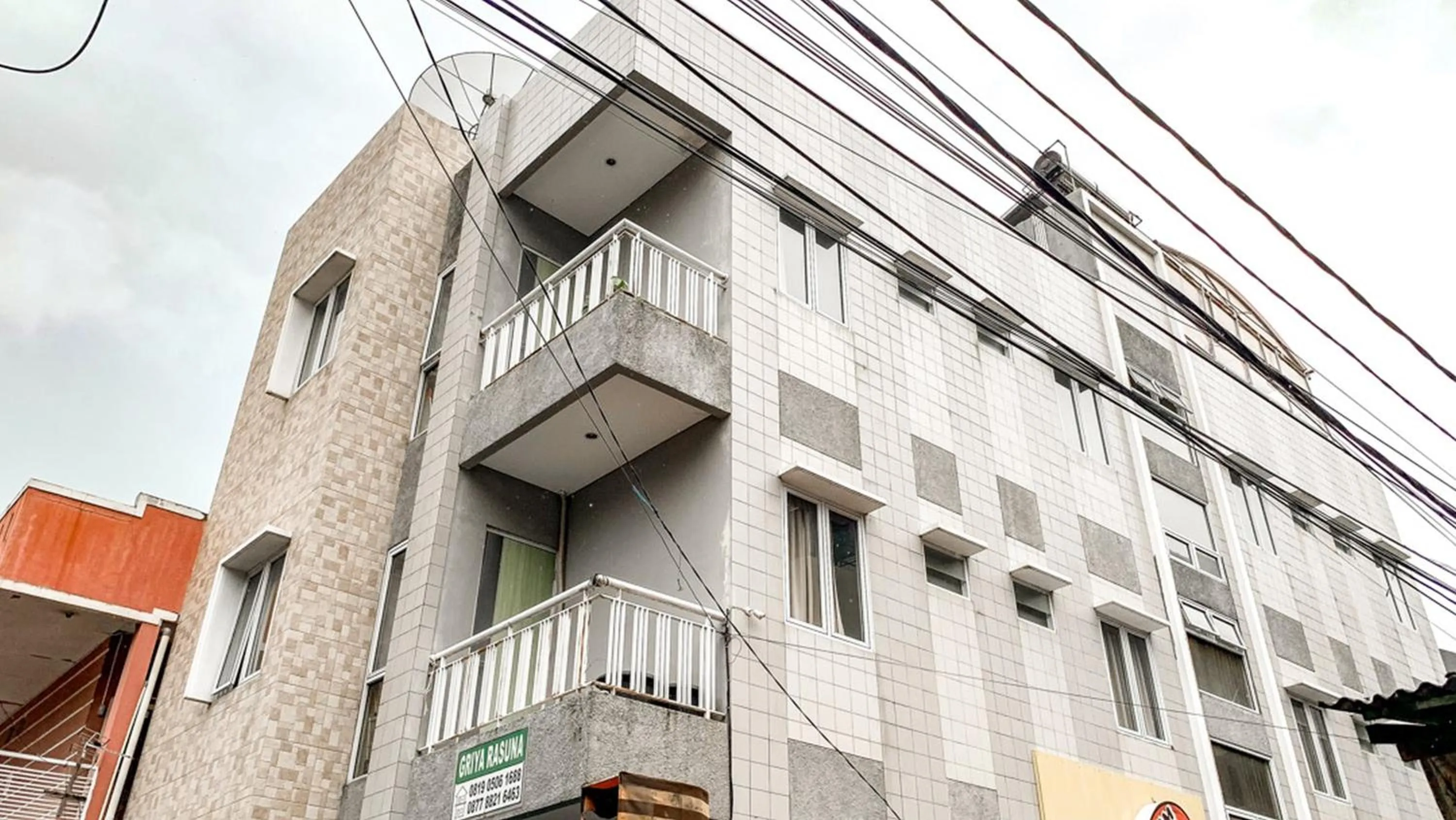 Property Building in Griya Rasuna Jakarta Mitra RedDoorz