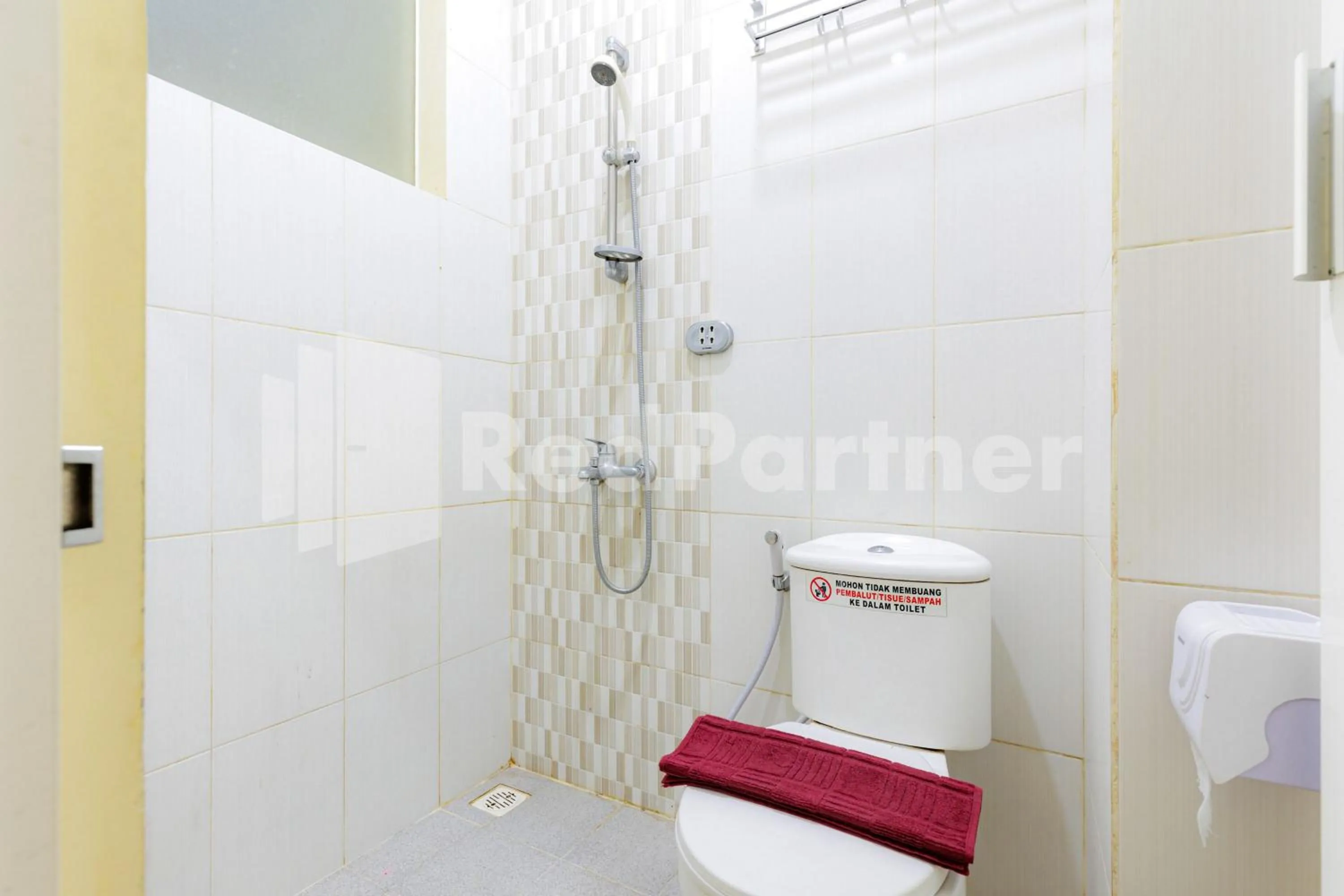 Bathroom in De Malang Sweet Homestay Syariah Mitra RedDoorz