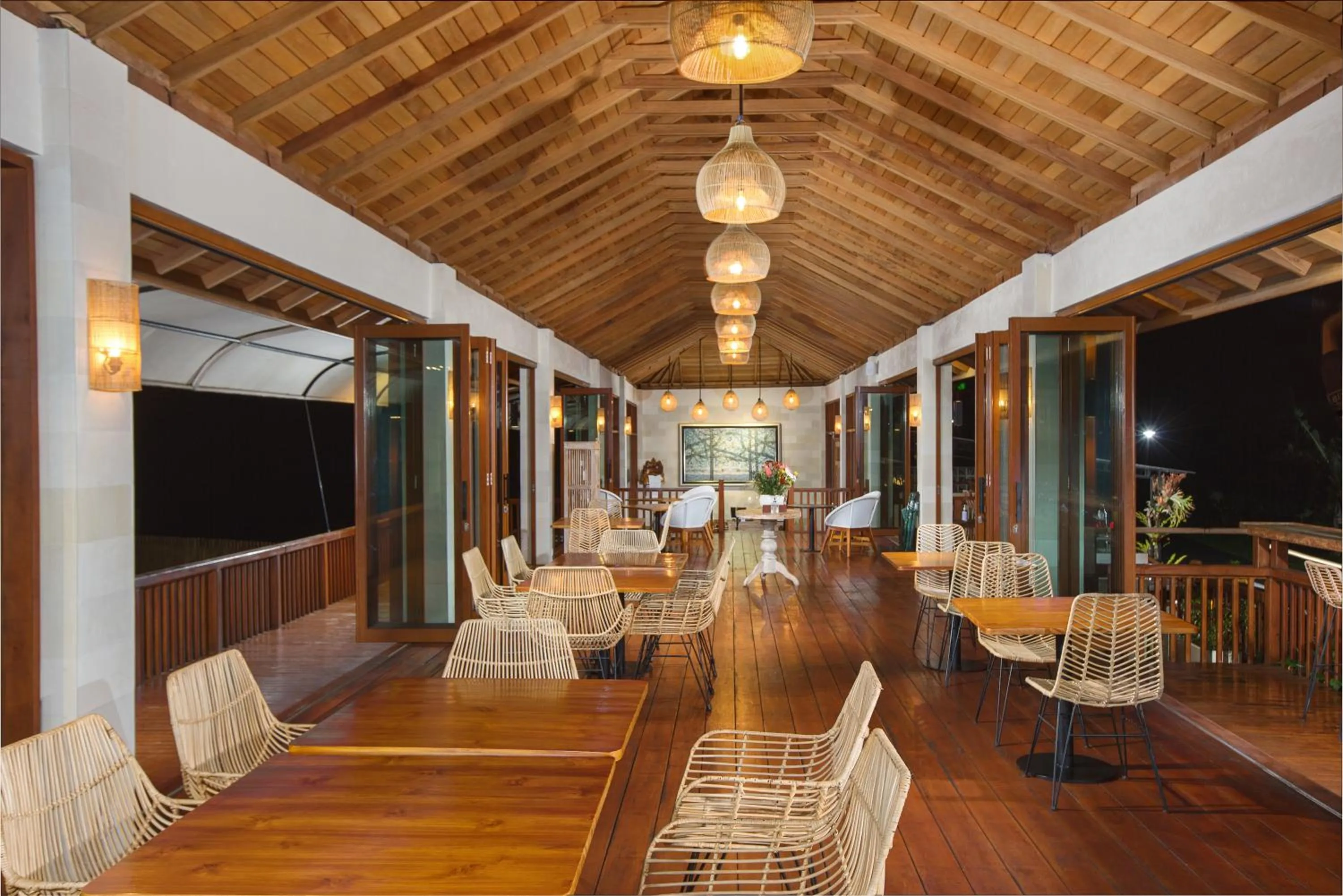 Giriwood Hotel & Villa