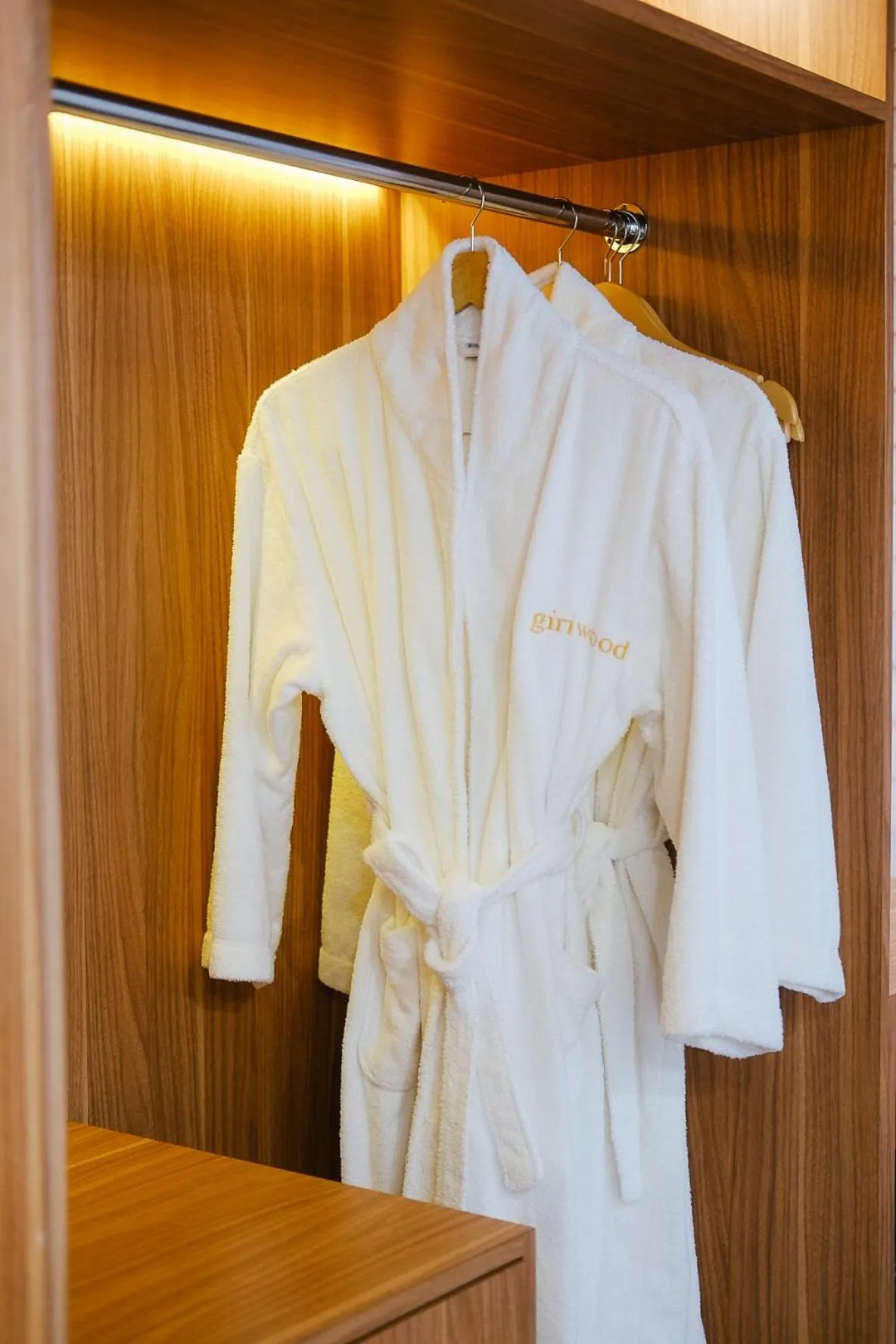 Giriwood Hotel & Villa