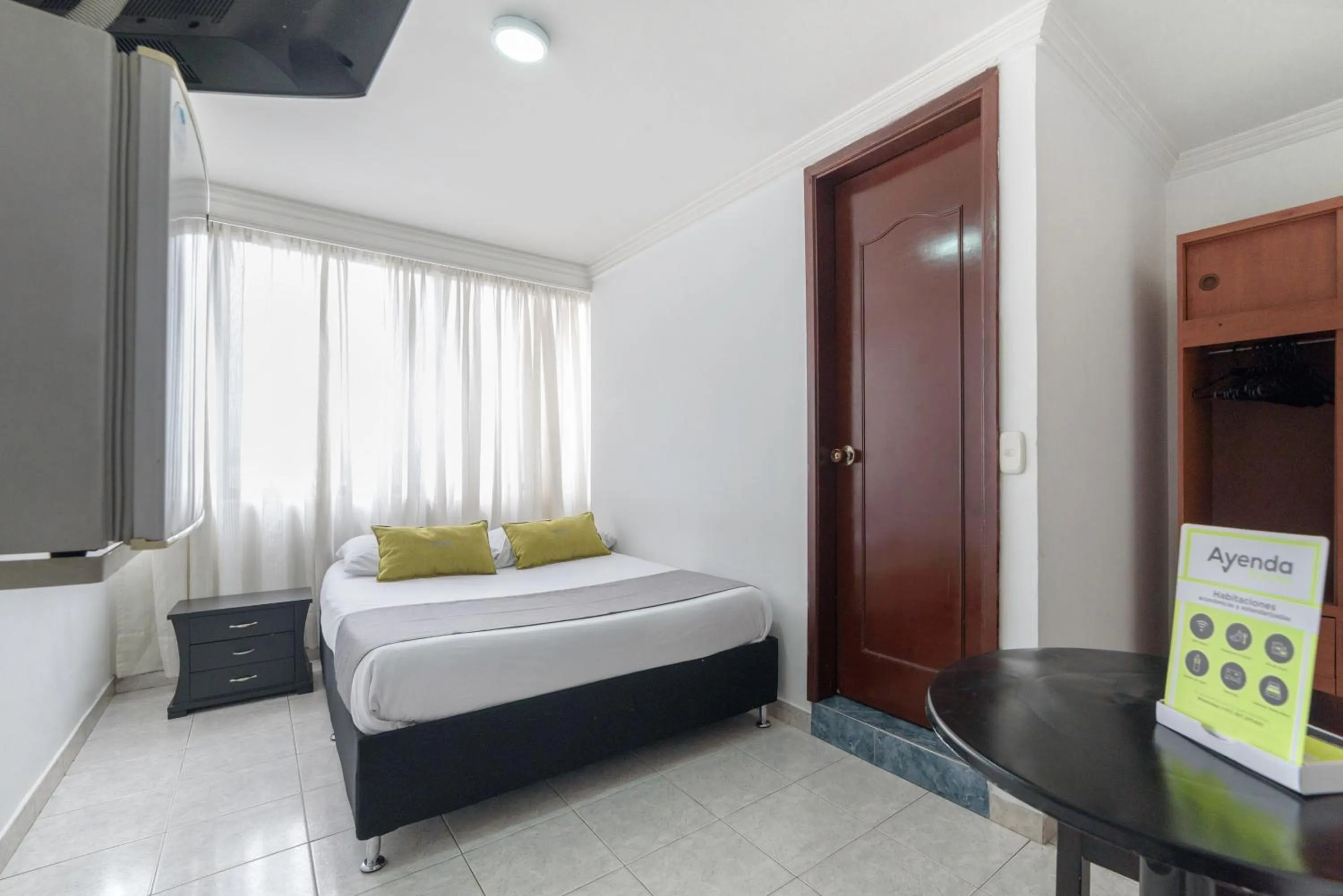 Bedroom, Bed in Hotel Elegant Suite