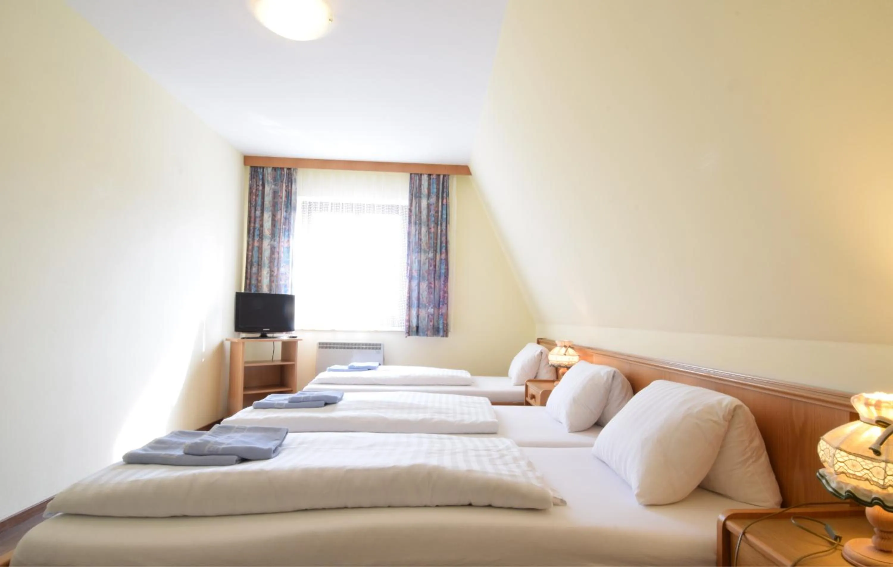 Bedroom, Bed in Hotel Restaurant Müllner