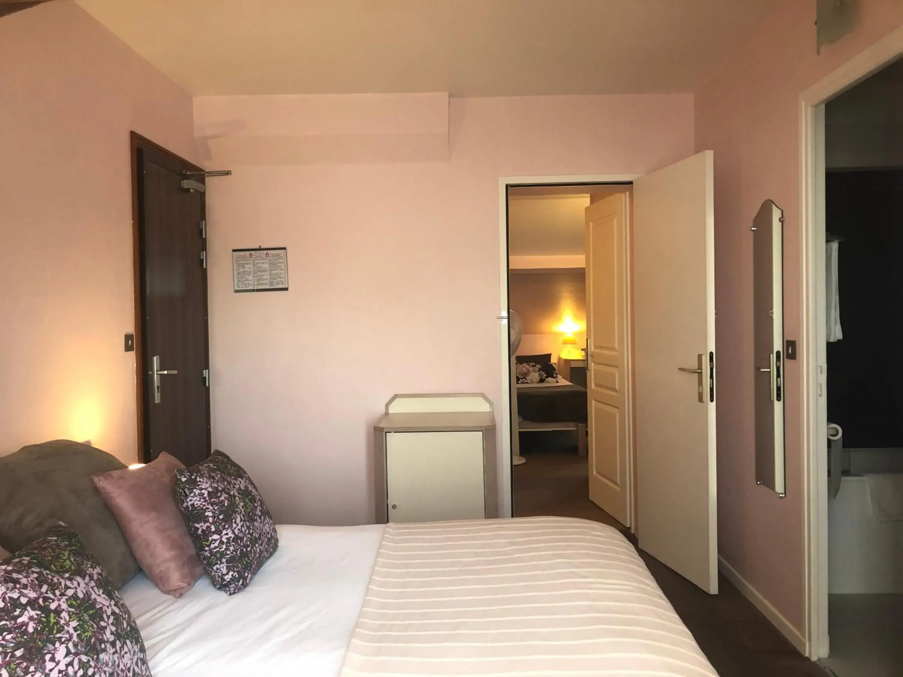 Family Room (5 Adults) in Hotel de L'Oise Family Room (5 Adults) in Hotel de L'Oise