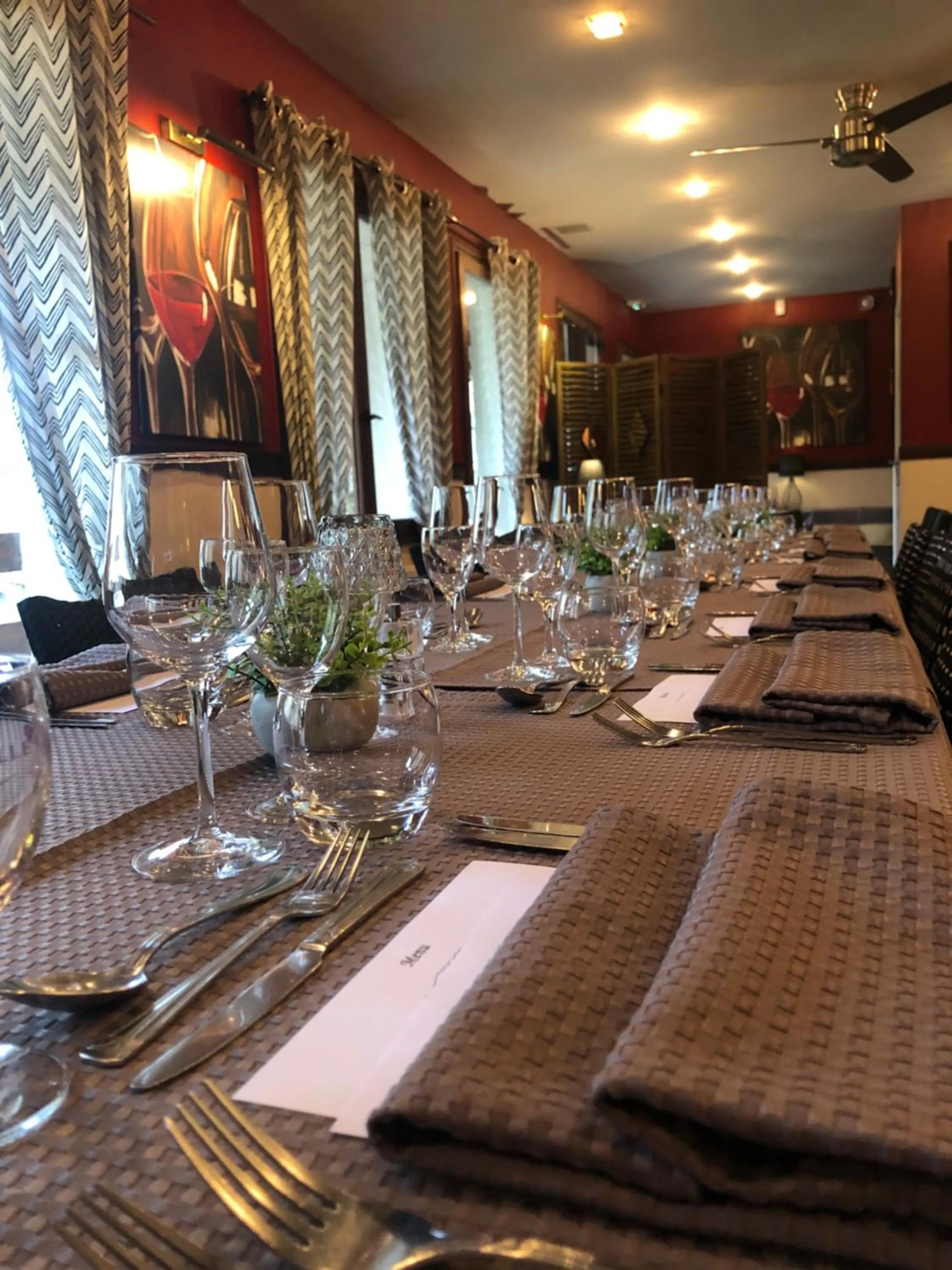 Restaurant/places to eat in Hotel de L'Oise