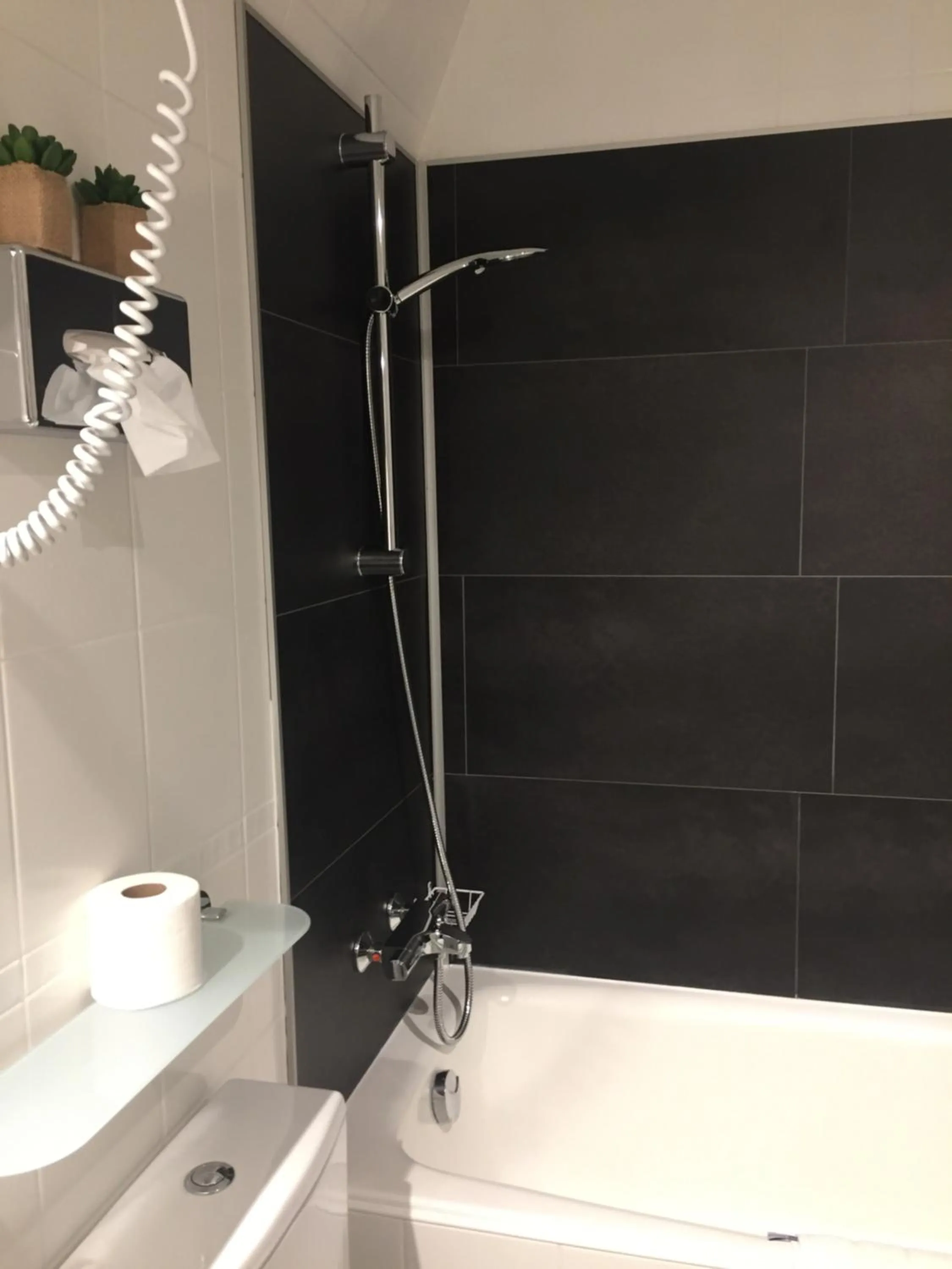 Bathroom in Hotel de L'Oise