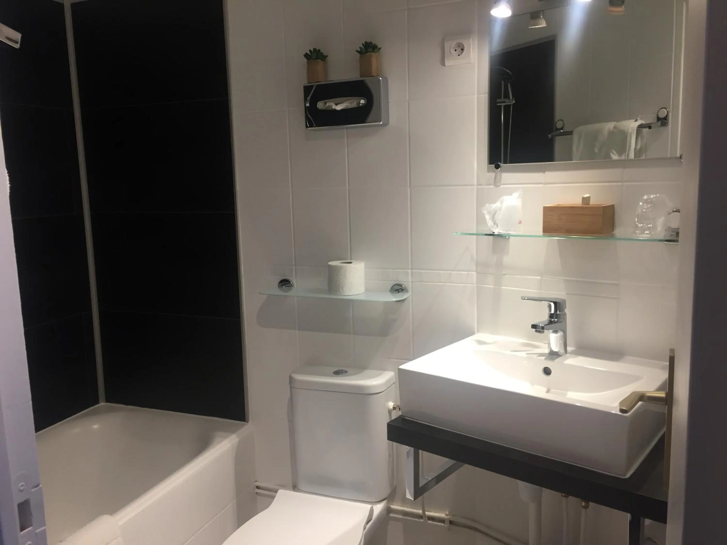 Bathroom in Hotel de L'Oise