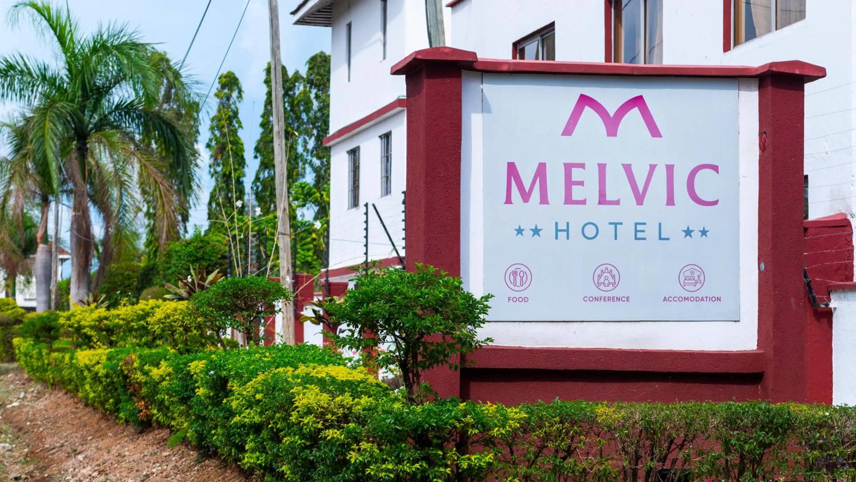 Facade/entrance in Melvic Hotel