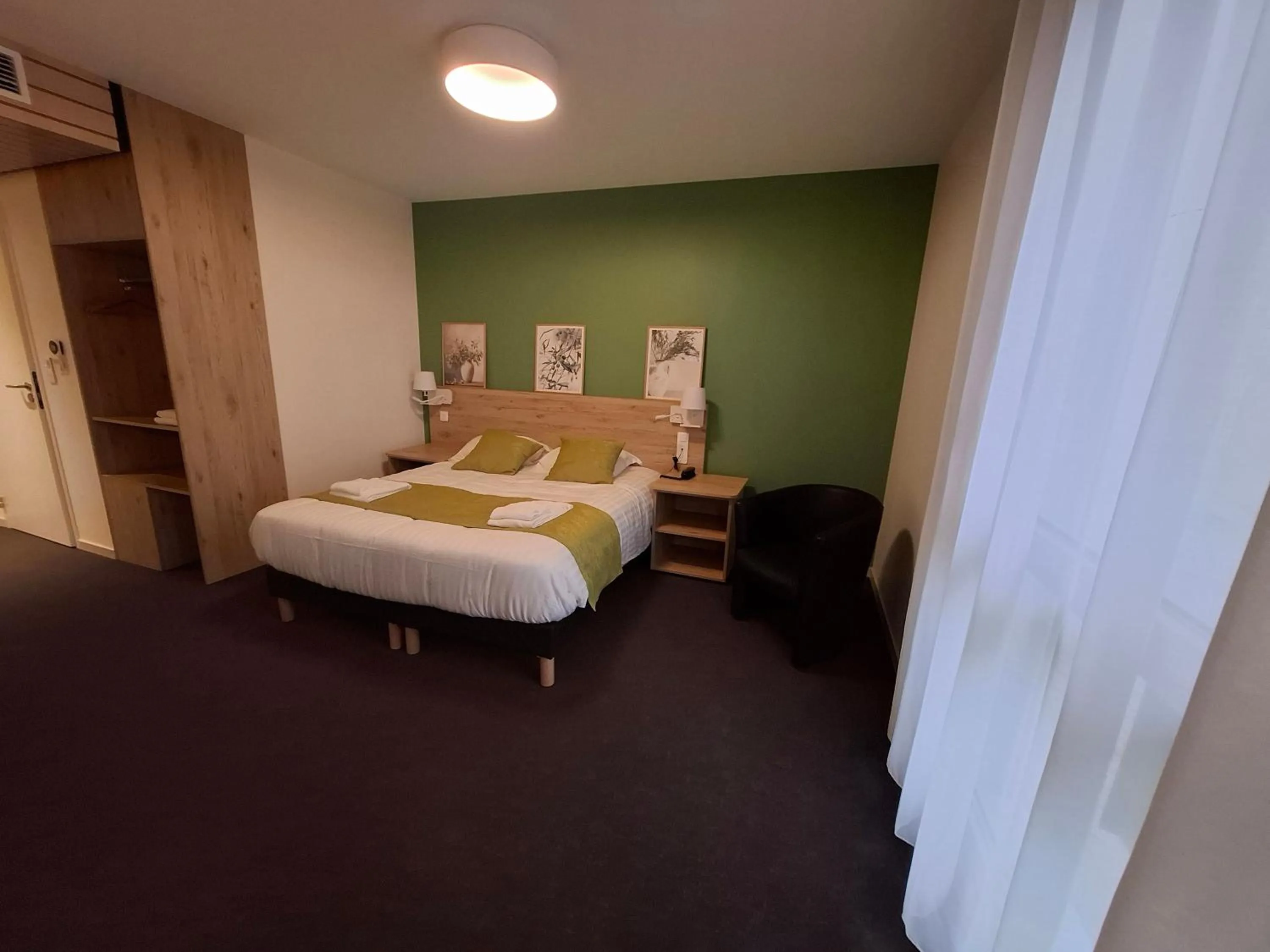 Photo of the whole room, Bed in HSA - Le Relax