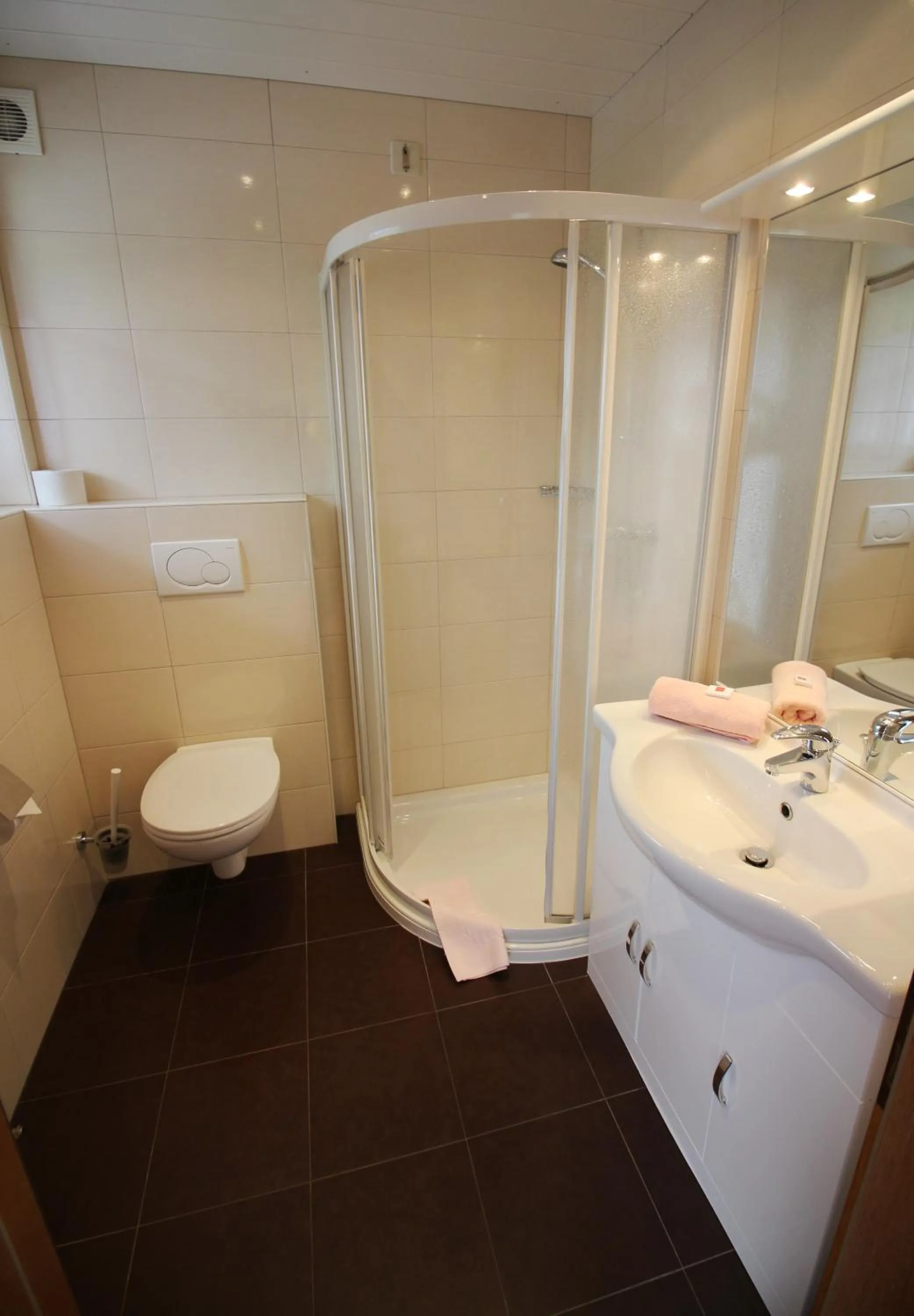 Shower in Pension St.Leonhard