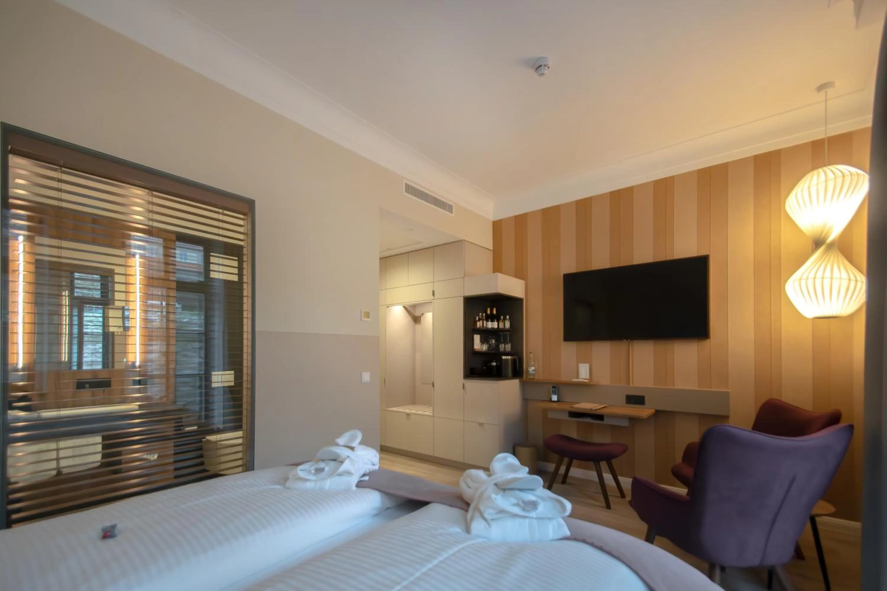 Photo of the whole room, Bed in DAS KEHRS - Hotel auf dem Petersberg