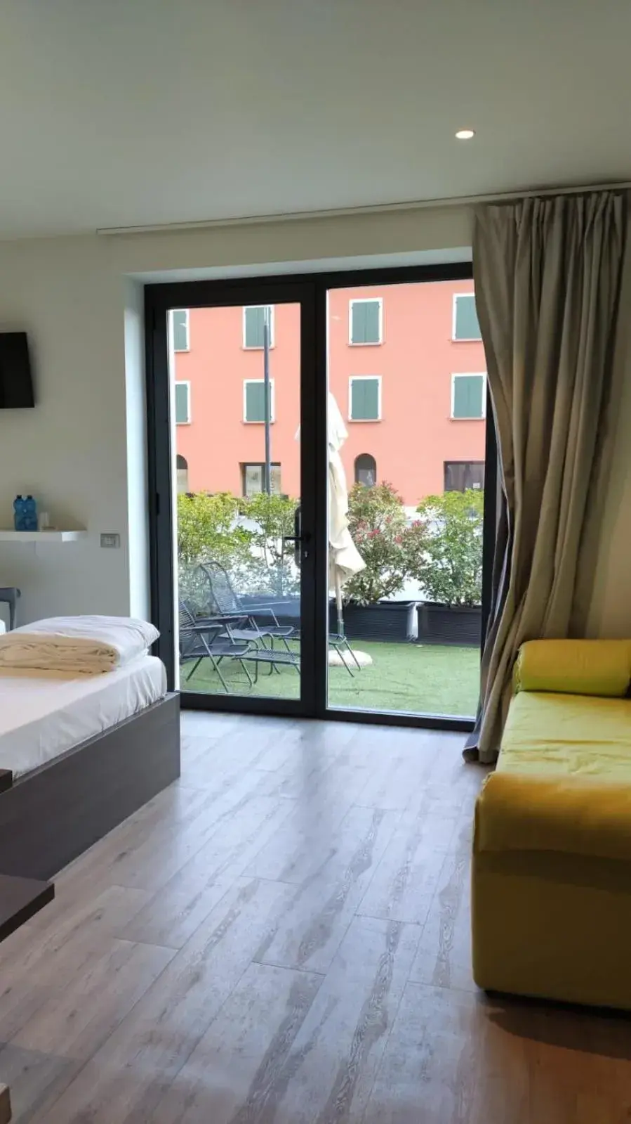 Triple Room in Antica Campione Rooms & Hostel Triple Room in Antica Campione Rooms & Hostel