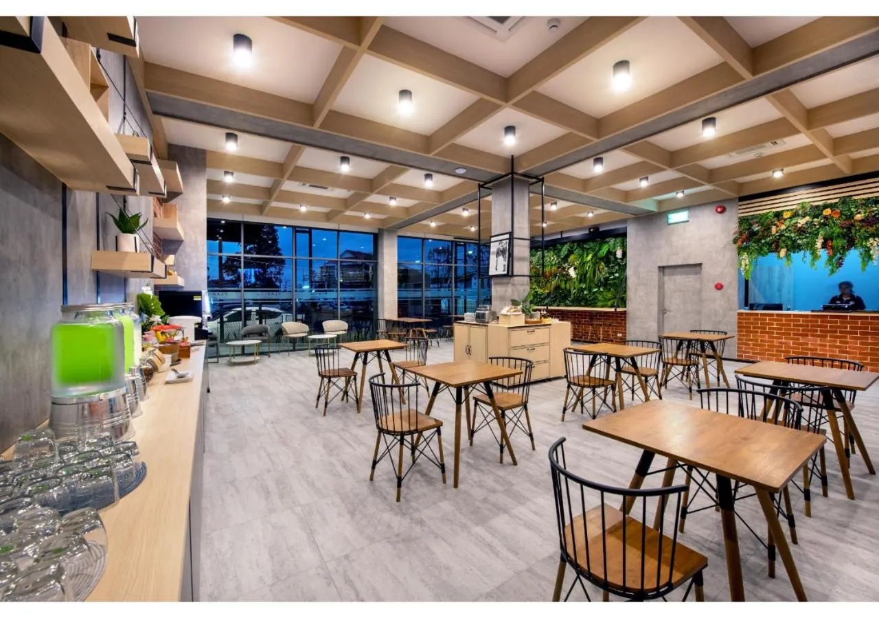 Restaurant/places to eat in PLAAI Plus Hotel Rayong