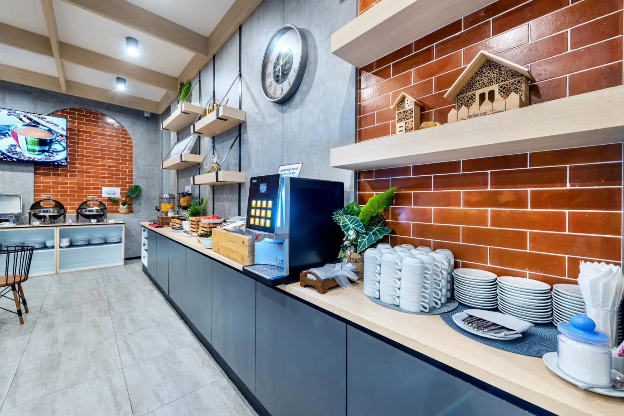 Restaurant/places to eat in PLAAI Plus Hotel Rayong