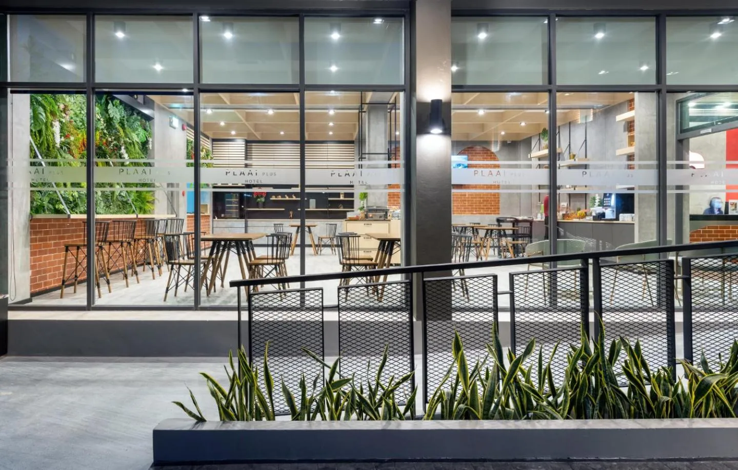 Restaurant/places to eat in PLAAI Plus Hotel Rayong