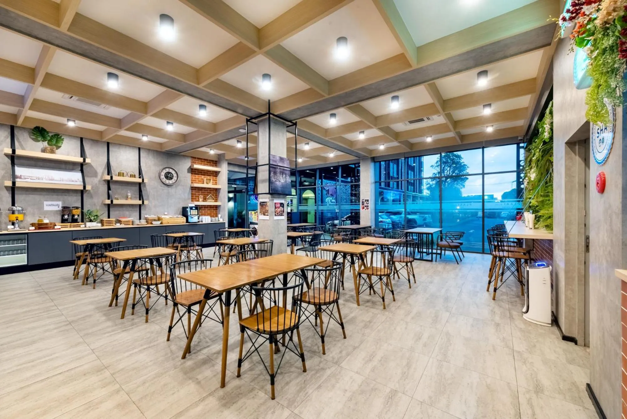 Restaurant/places to eat in PLAAI Plus Hotel Rayong