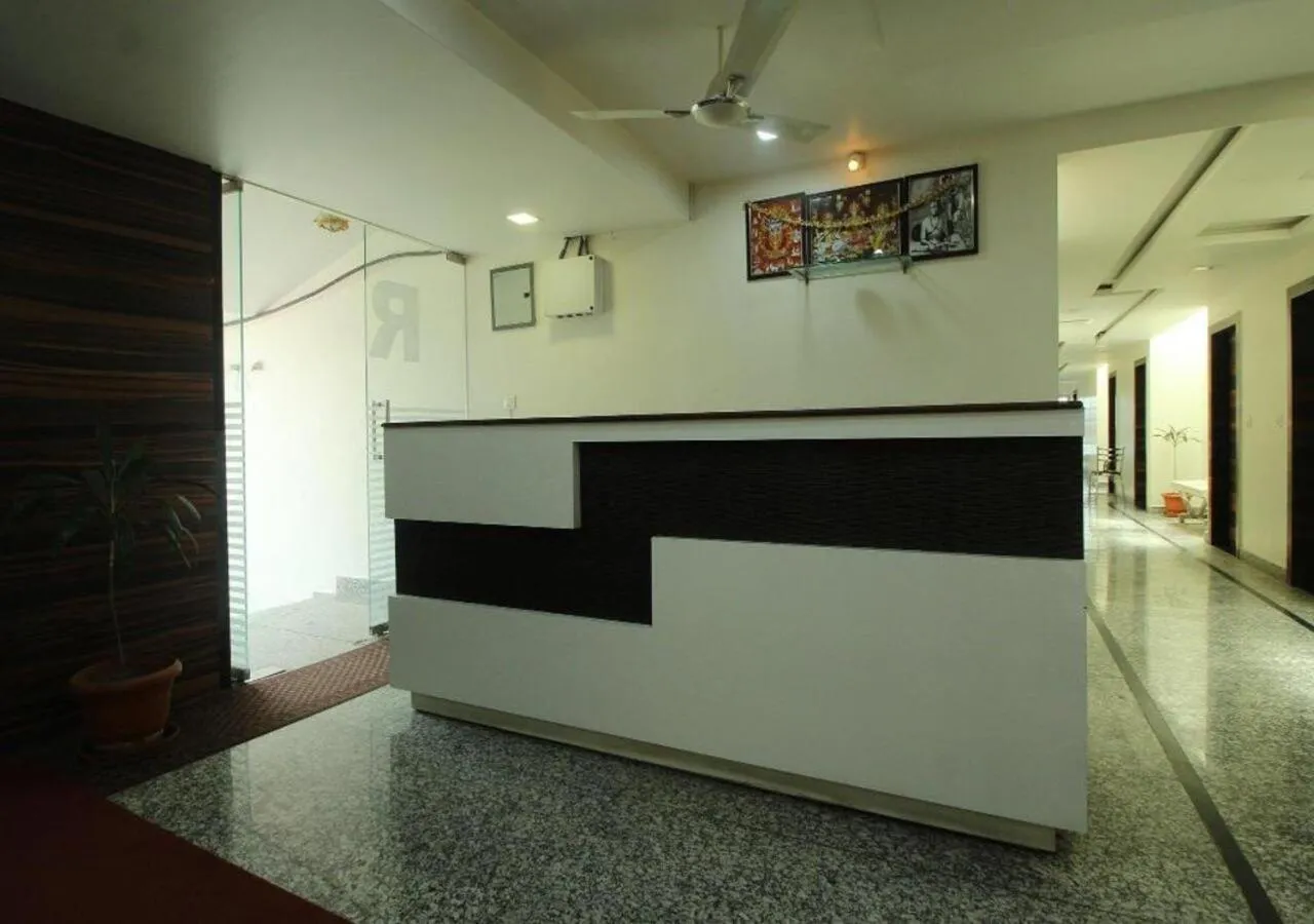 Facade/entrance in Regal Residency