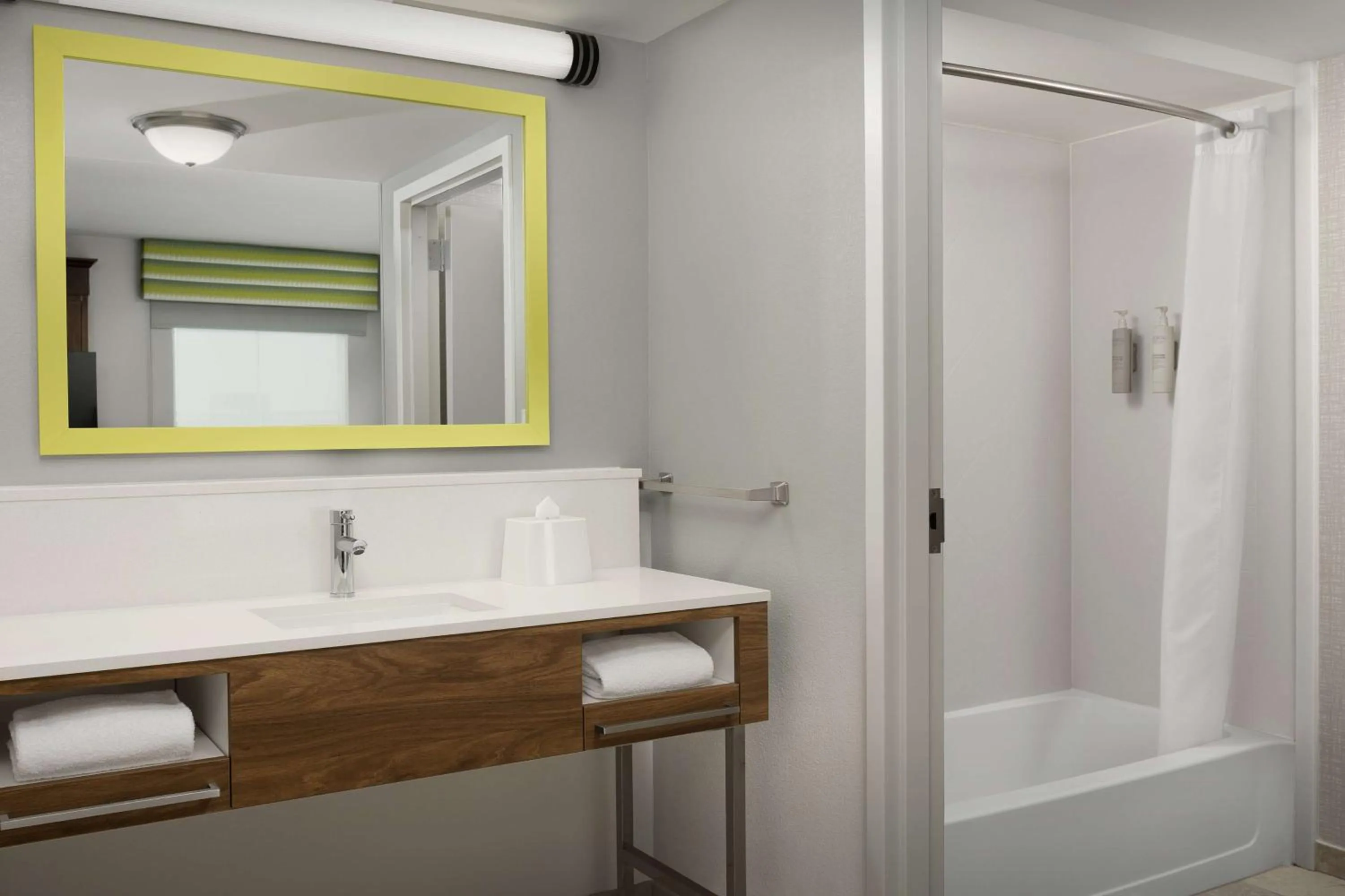 Bathroom in Hampton Inn & Suites Orlando North Altamonte Springs