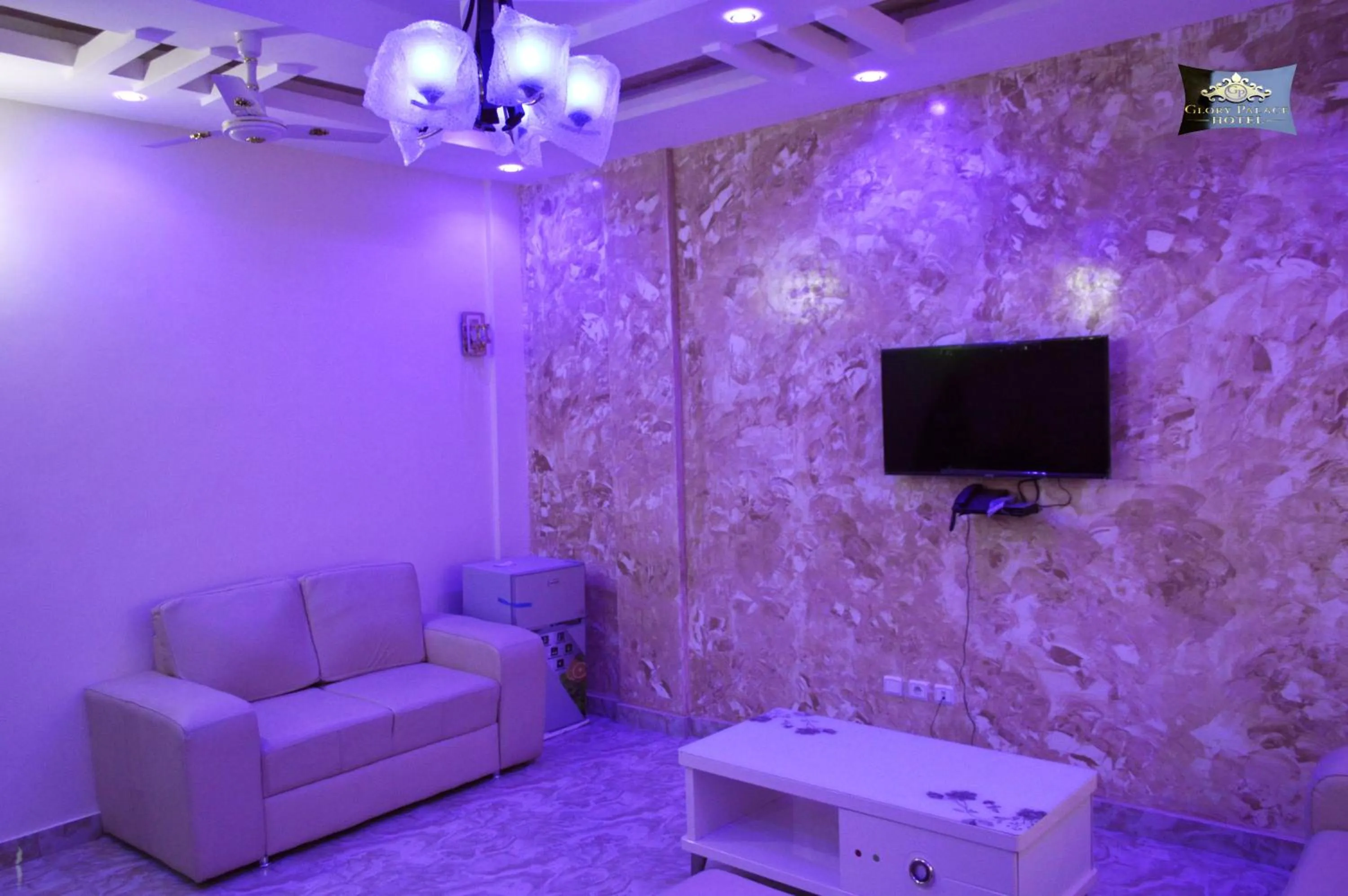 Communal lounge/ TV room in Glory Palace Hotel