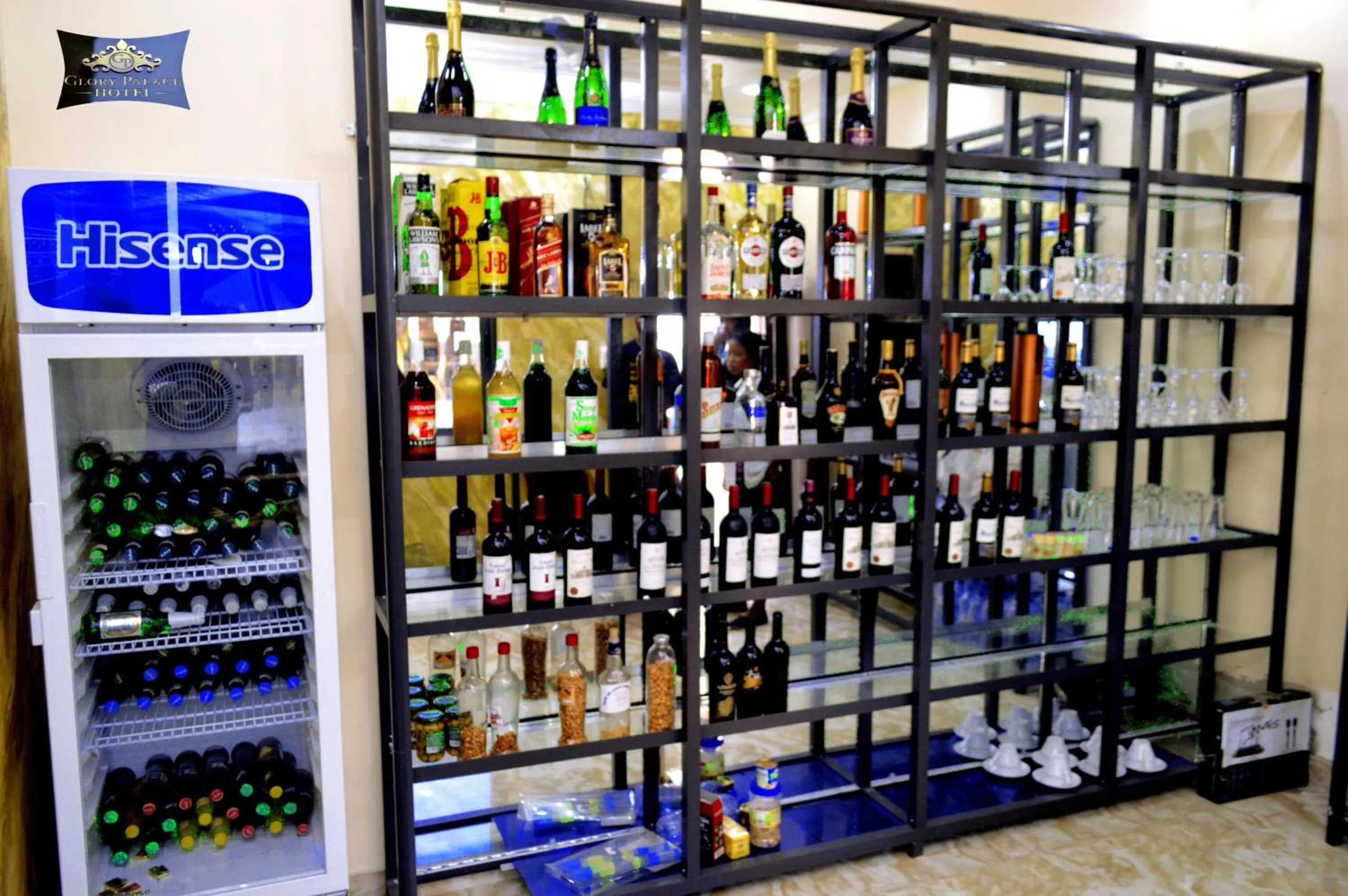 Restaurant/places to eat in Glory Palace Hotel