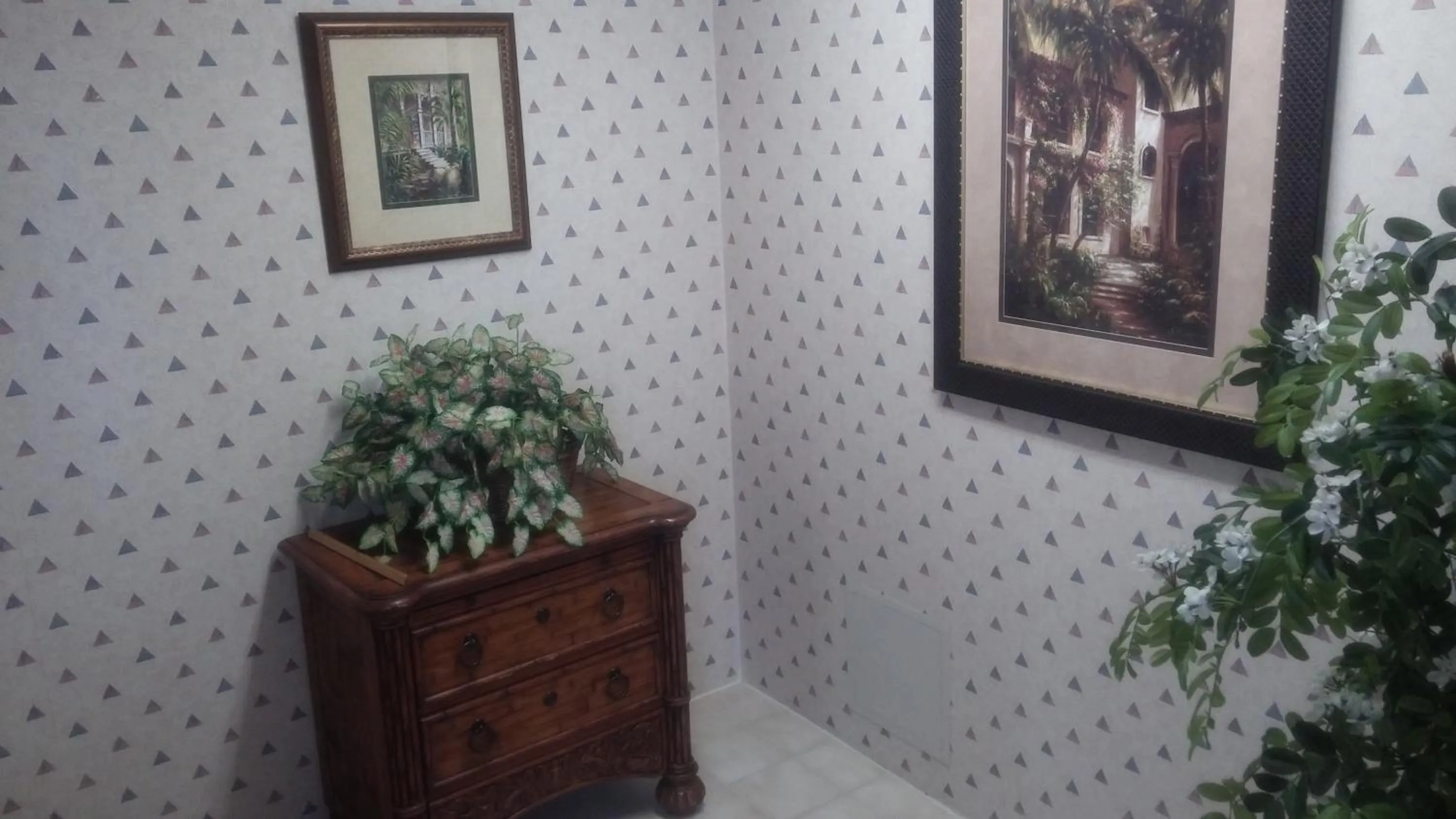 Decorative detail in Sunrise Inn