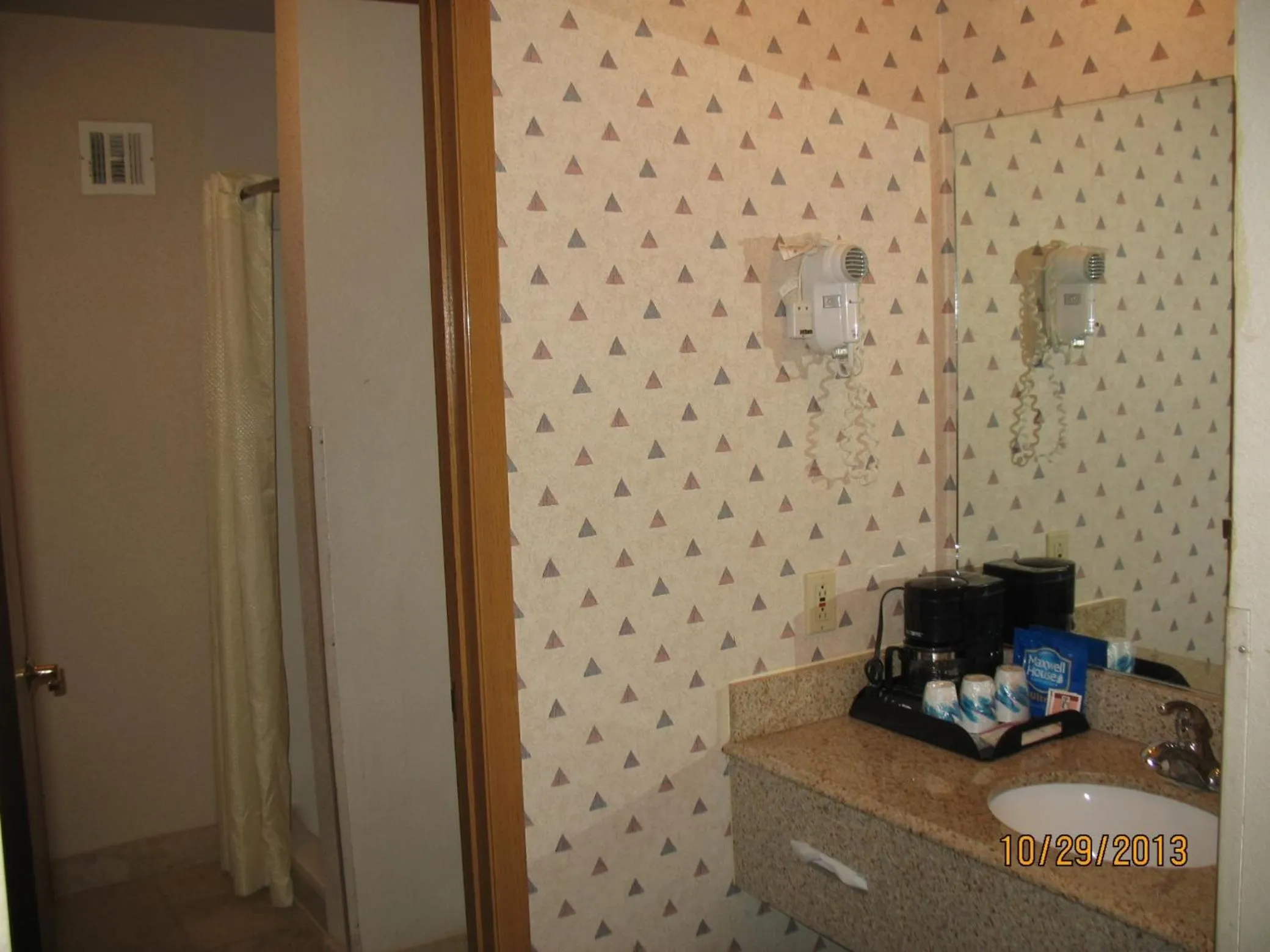 Bathroom in Sunrise Inn