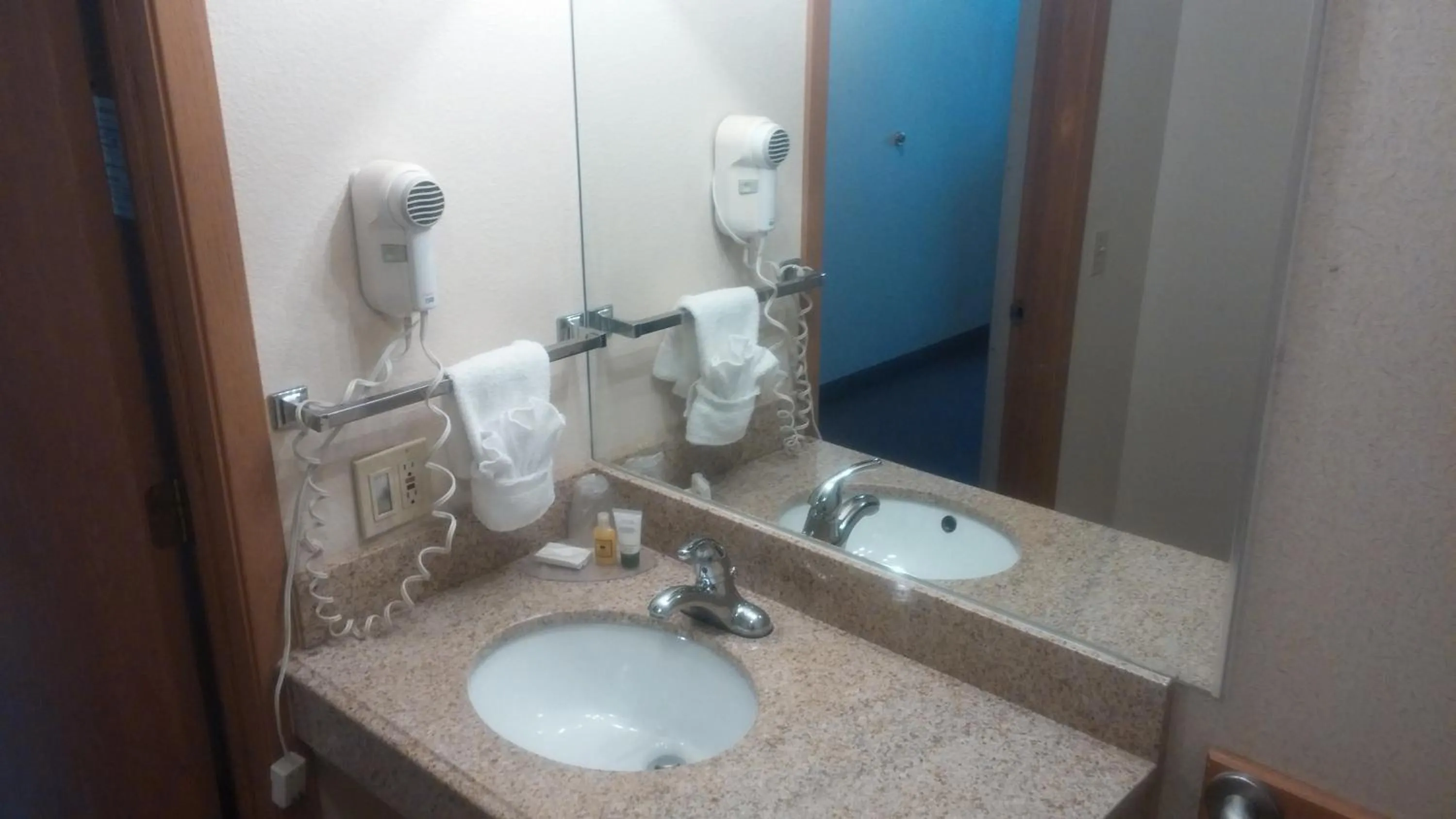 Bathroom in Sunrise Inn