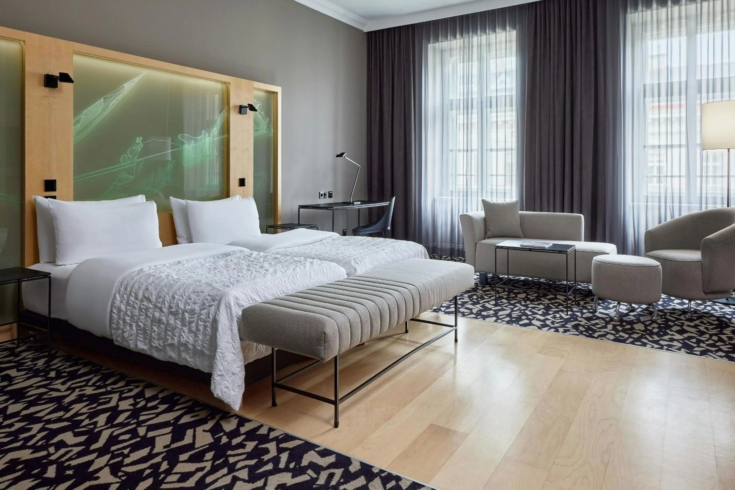 Photo of the whole room, Bed in Le Méridien Vienna