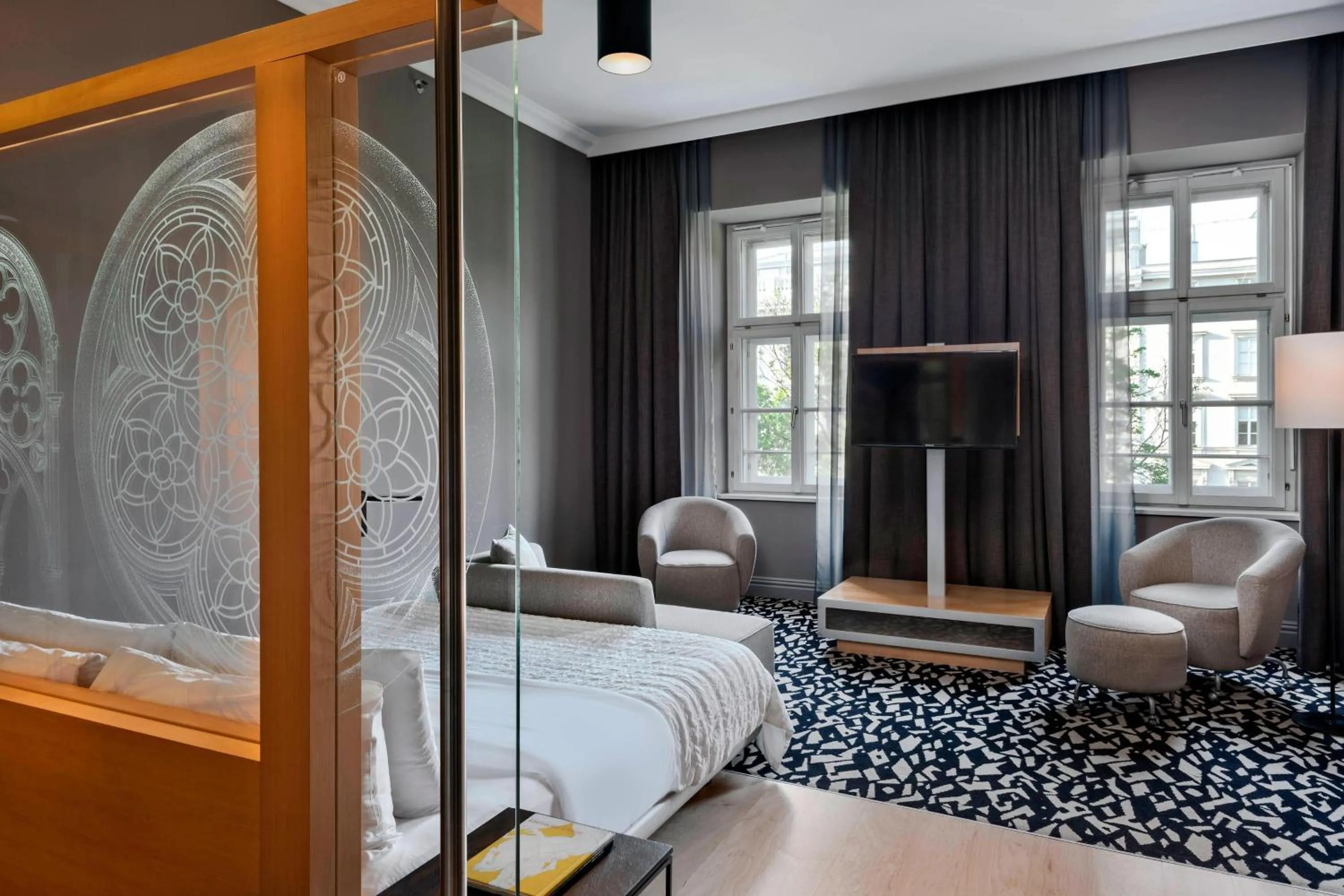 Photo of the whole room, Bed in Le Méridien Vienna