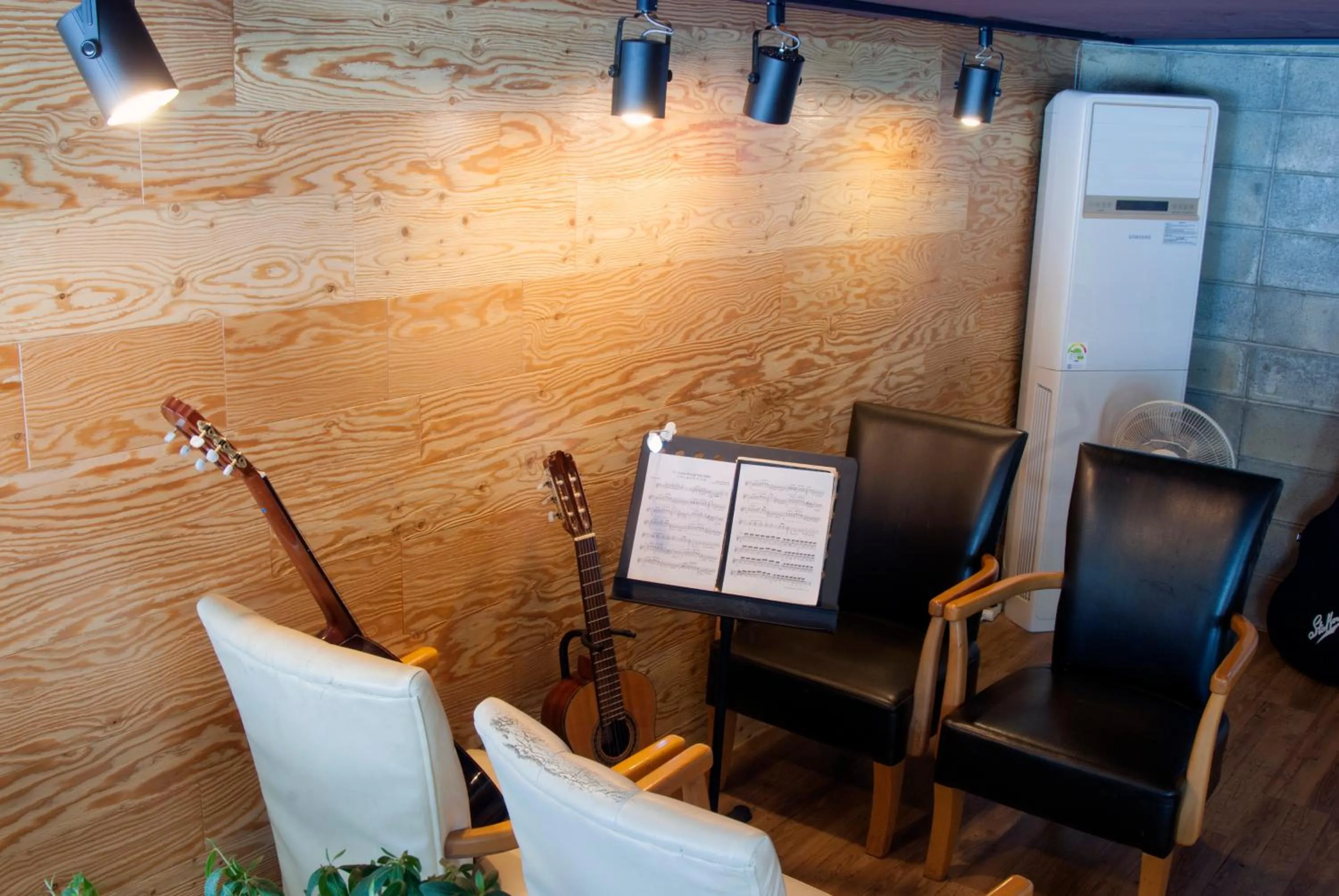 Communal lounge/ TV room in Nearest Guesthouse