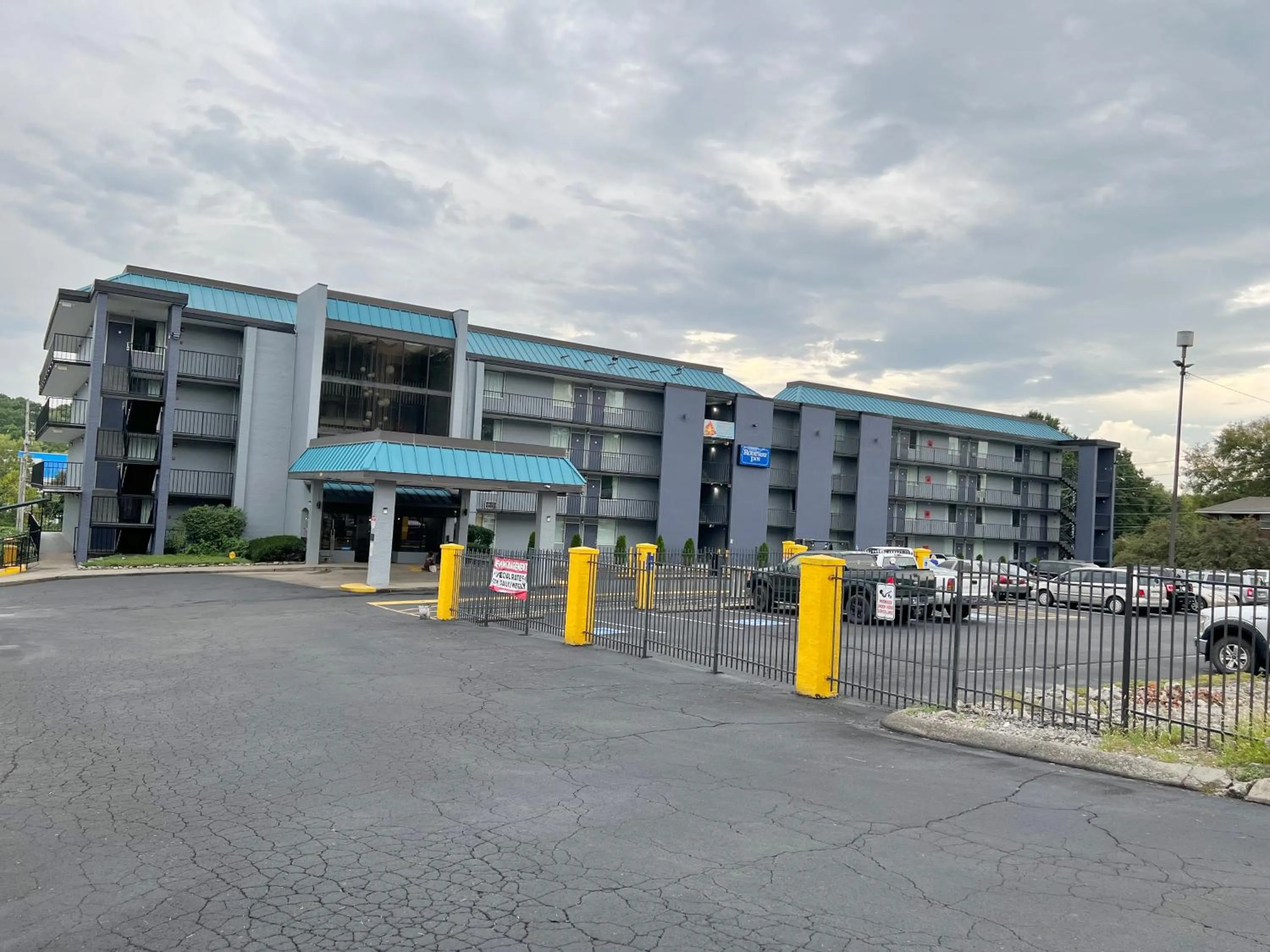 Rodeway inn- Nashville airport - Downtown - Mexican Restaurant on site