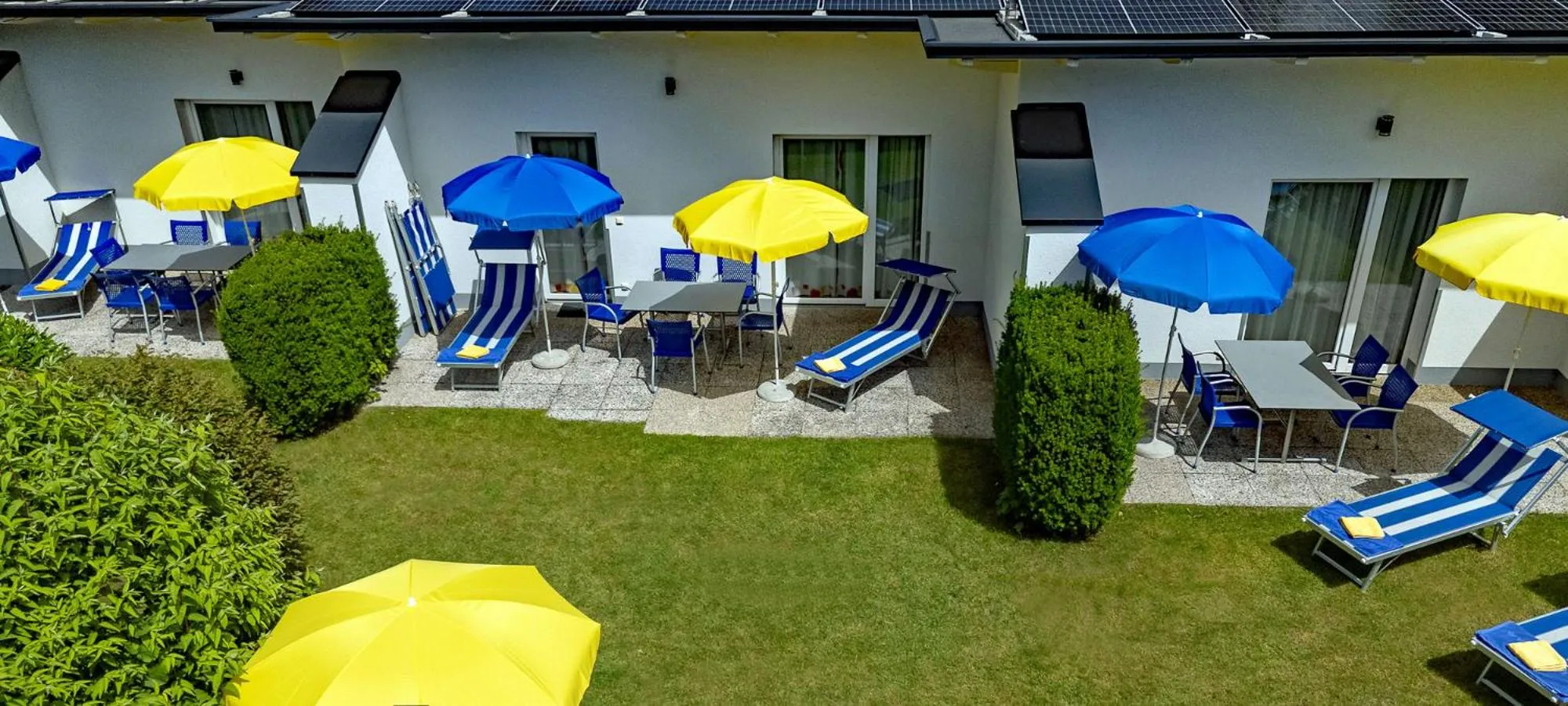 Garden in Barry Memle Directly at the Lake