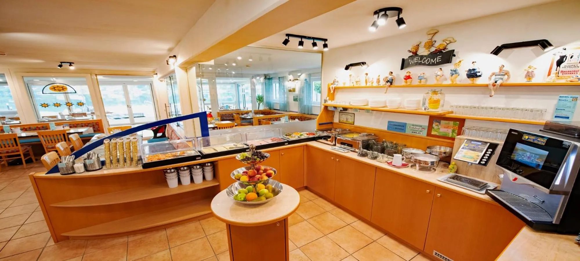 Restaurant/places to eat in Barry Memle Directly at the Lake