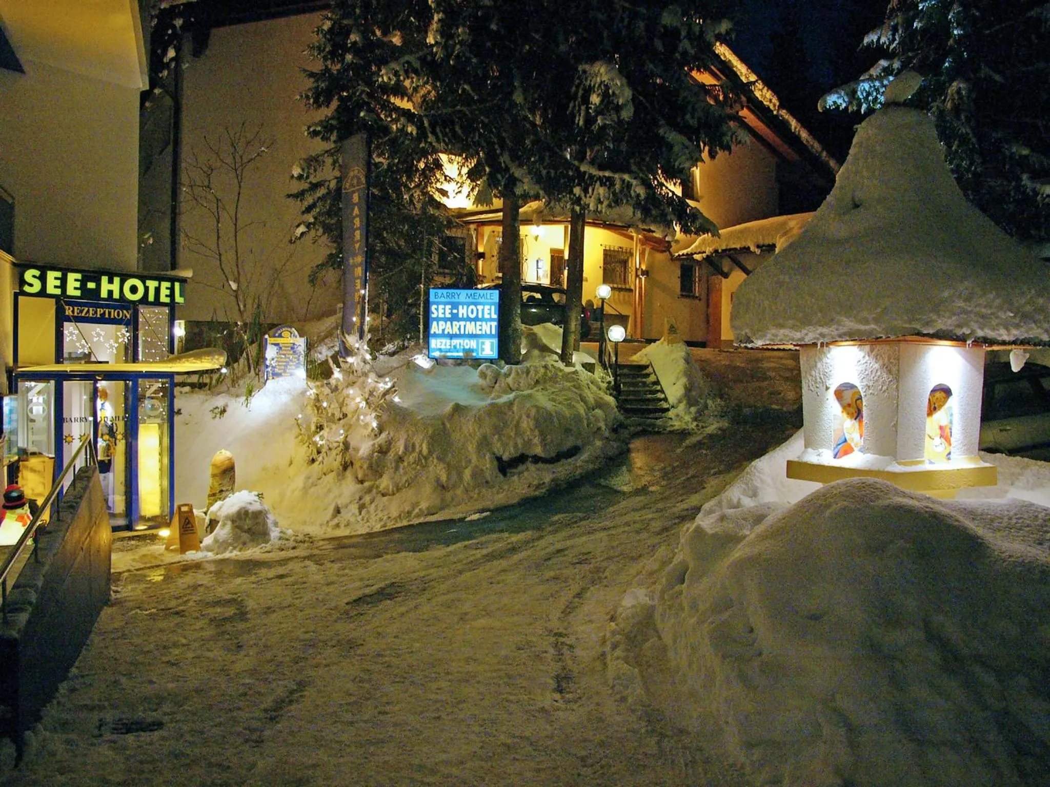 Facade/entrance in Barry Memle Directly at the Lake