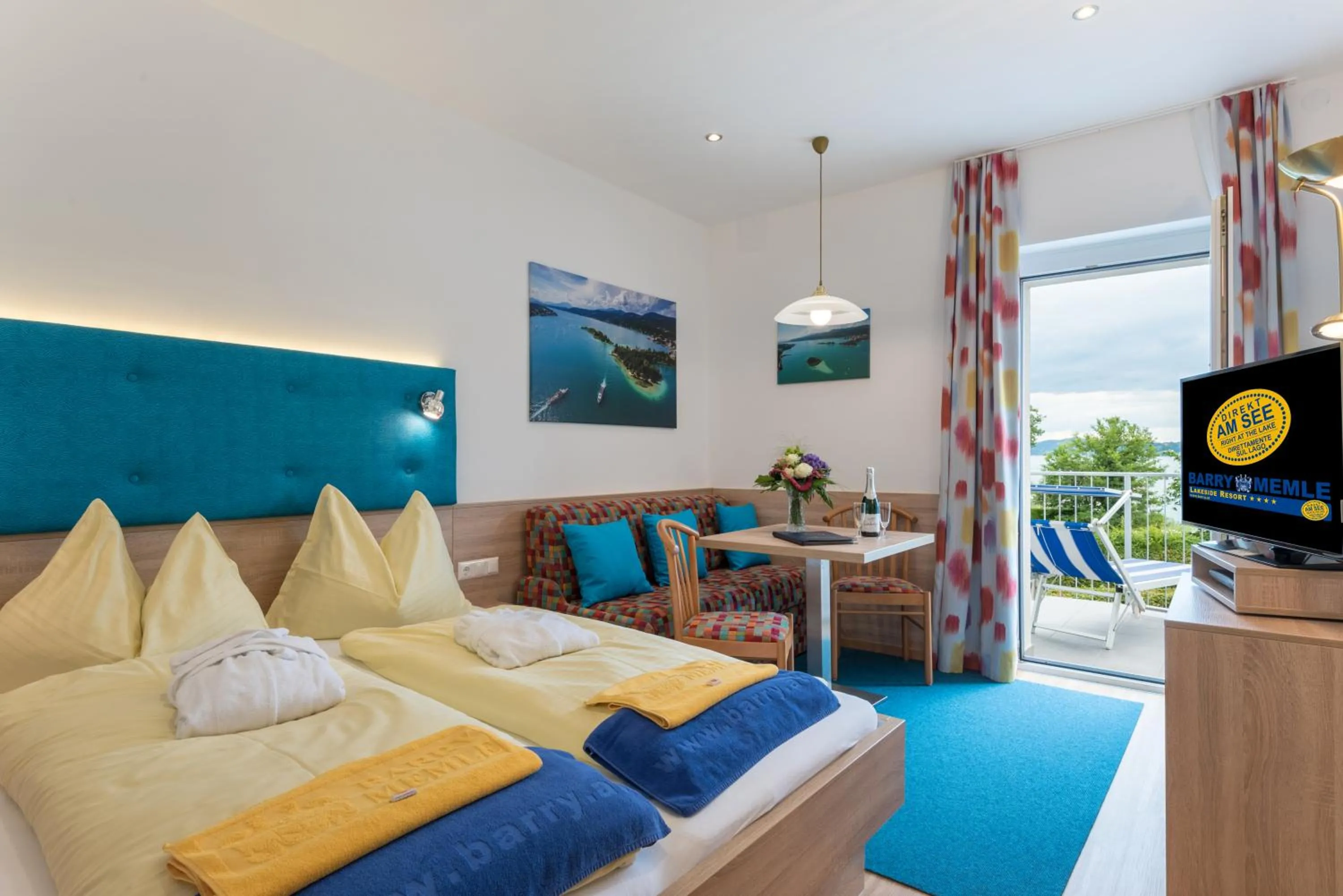 Bedroom, Bed in Barry Memle Directly at the Lake