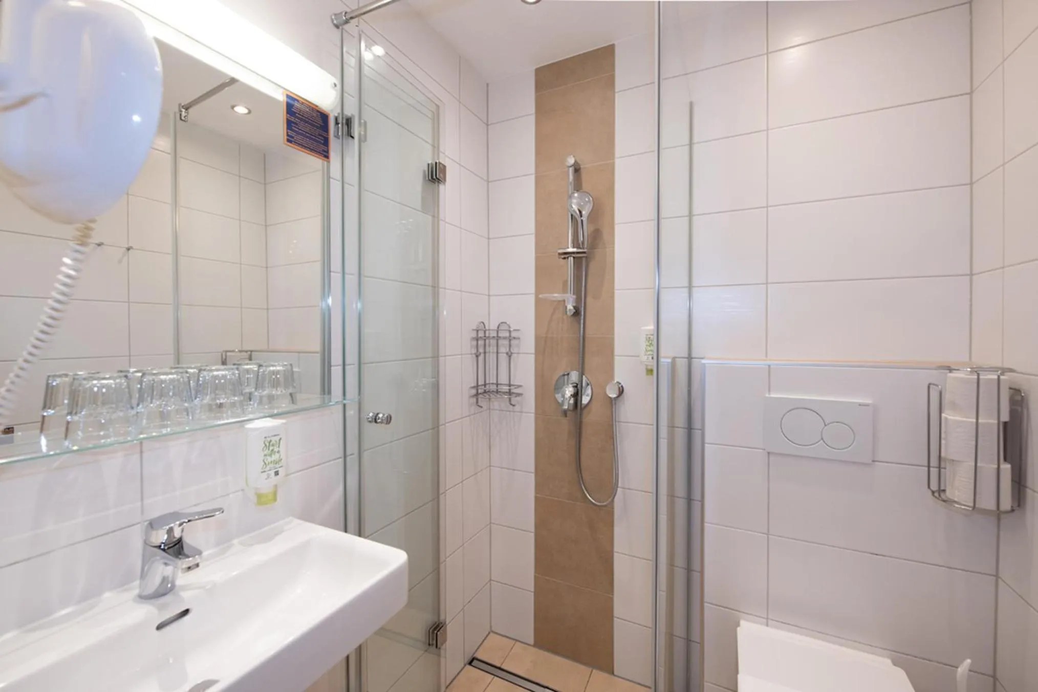 Bathroom in Barry Memle Directly at the Lake