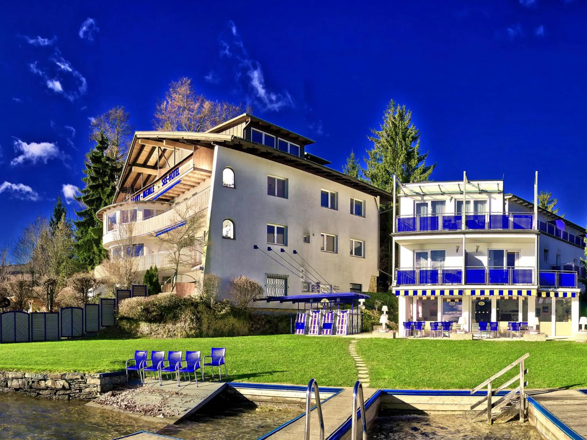 Facade/entrance in Barry Memle Directly at the Lake