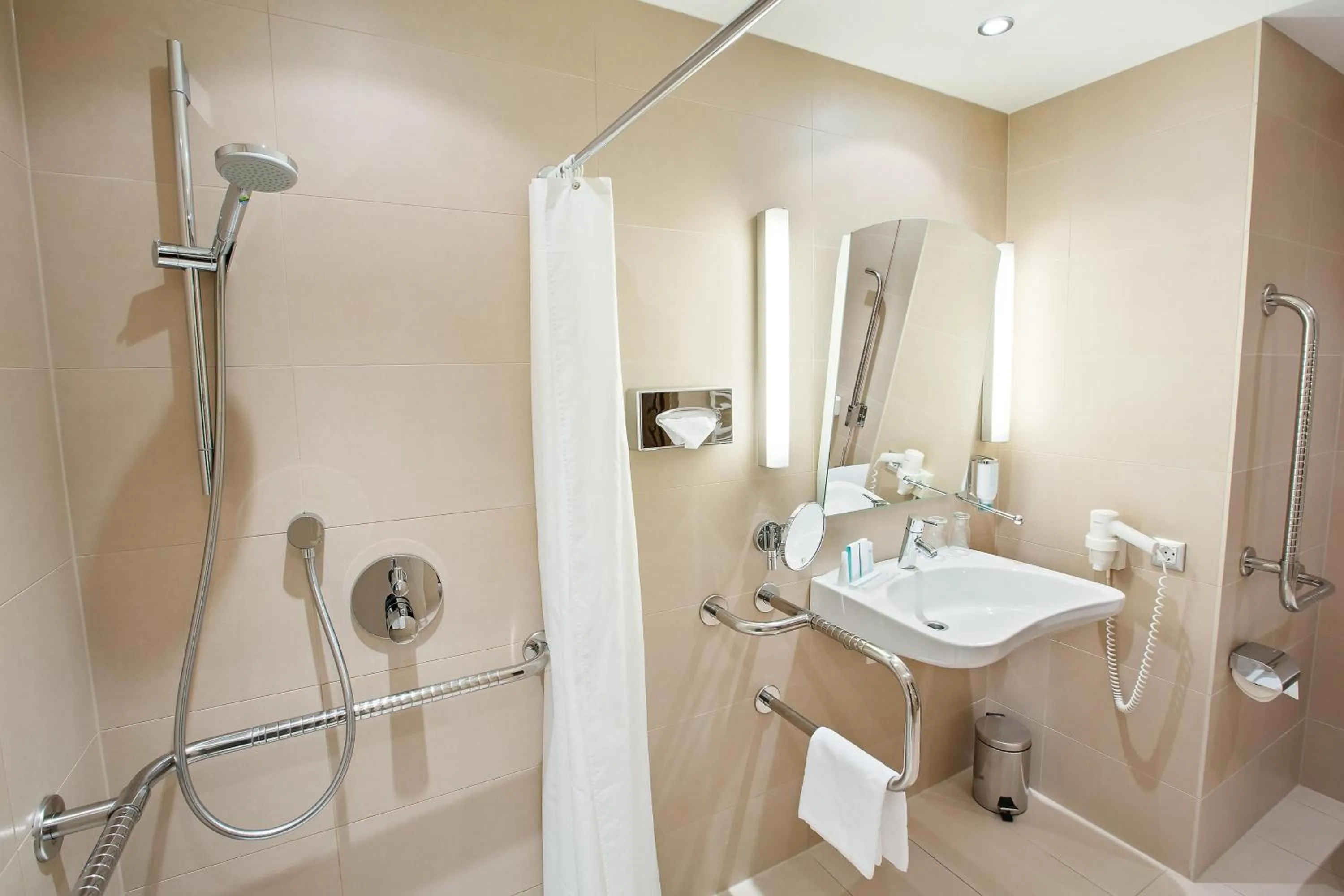 Shower in Austria Trend Hotel Savoyen Vienna - 4 stars superior