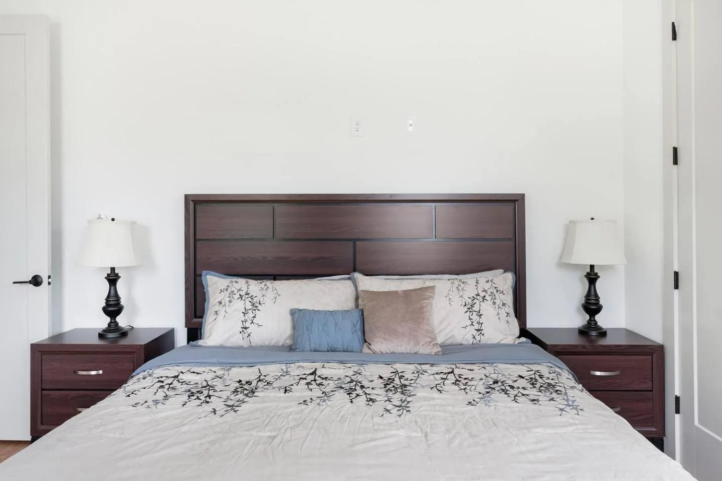 Bed in Brand New Luxury Home near Downtown