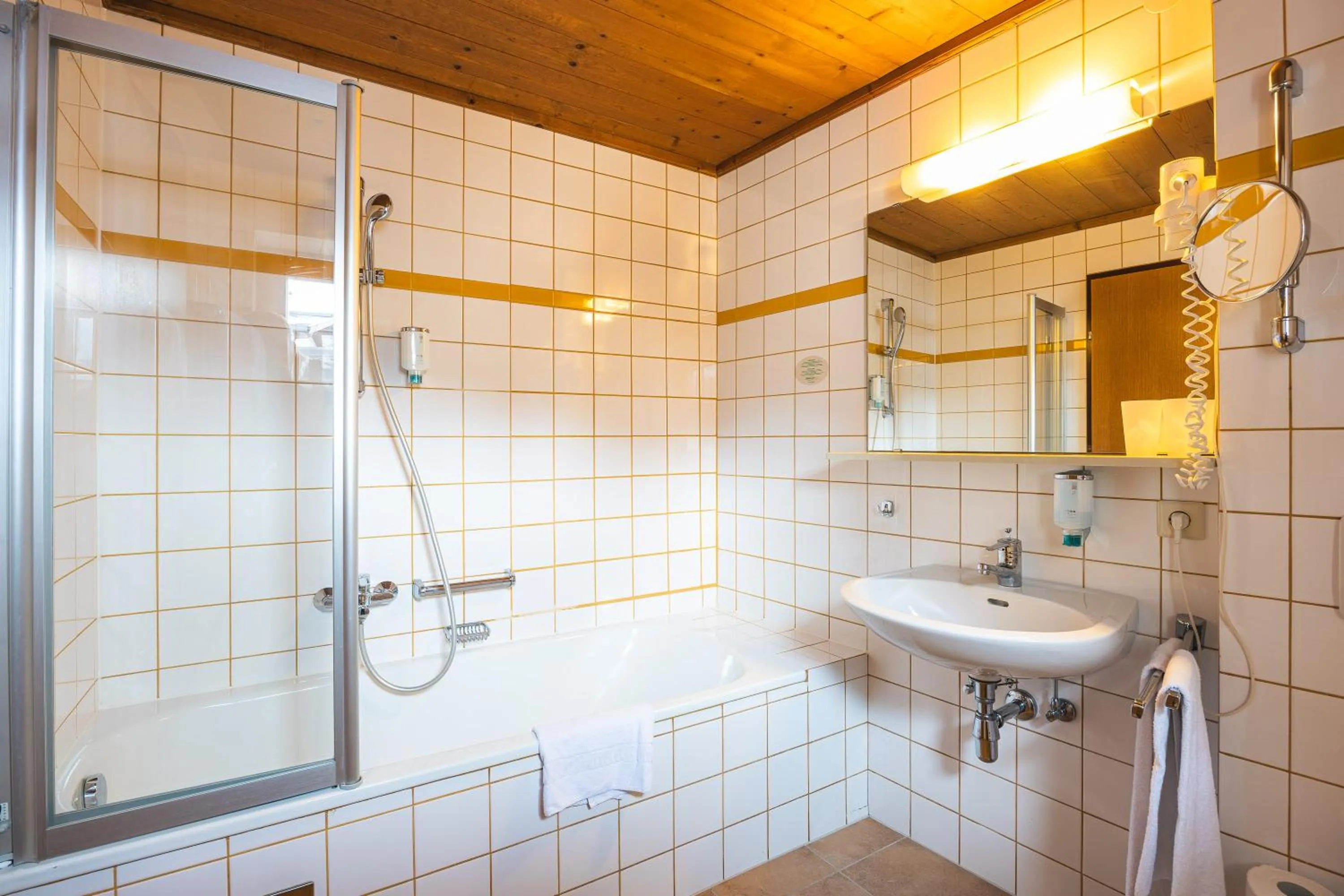 Bathroom in Fish'Inn Zell - Hotel Fischerwirt